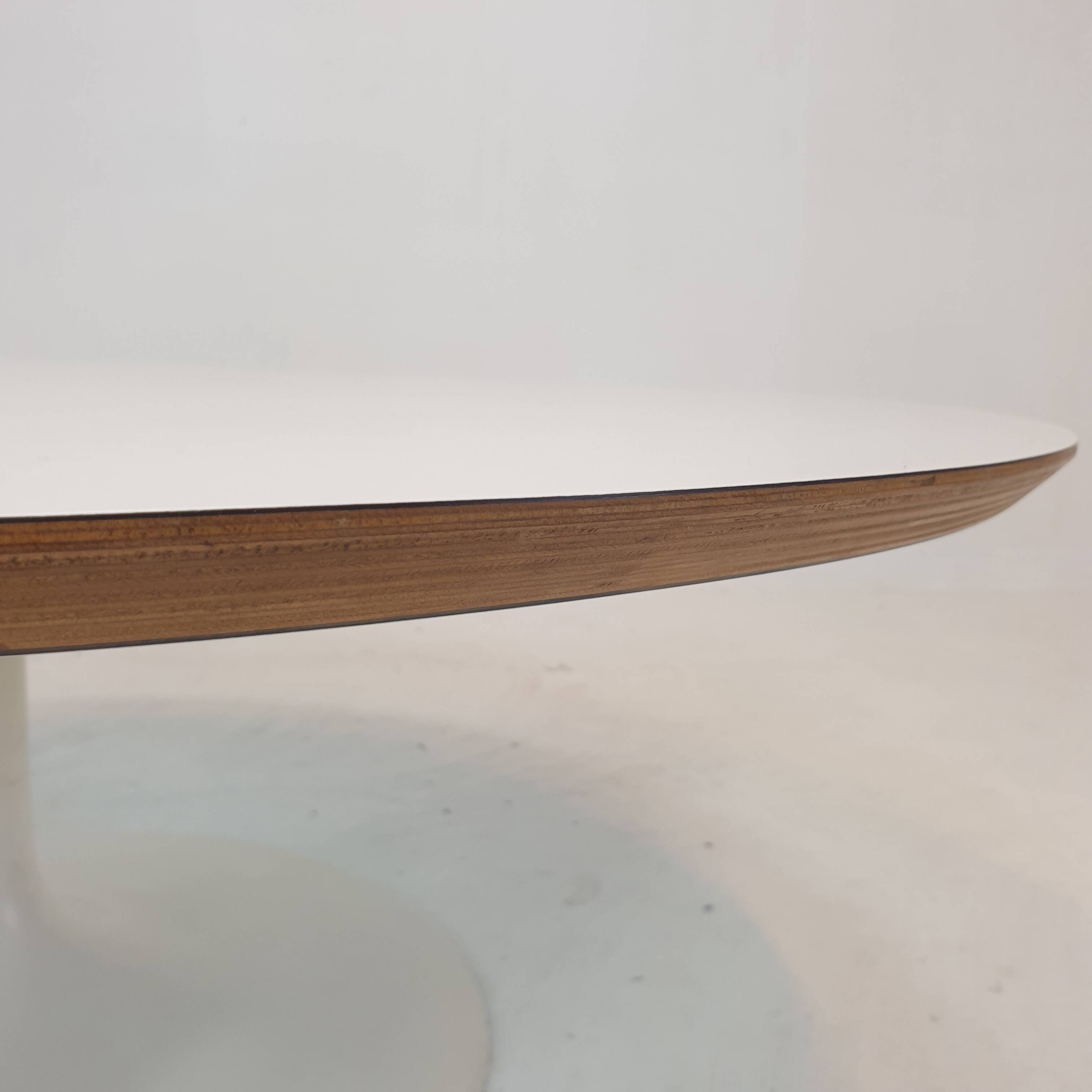 Round coffee table by Geoffrey Harcourt for Artifort, 1960s.