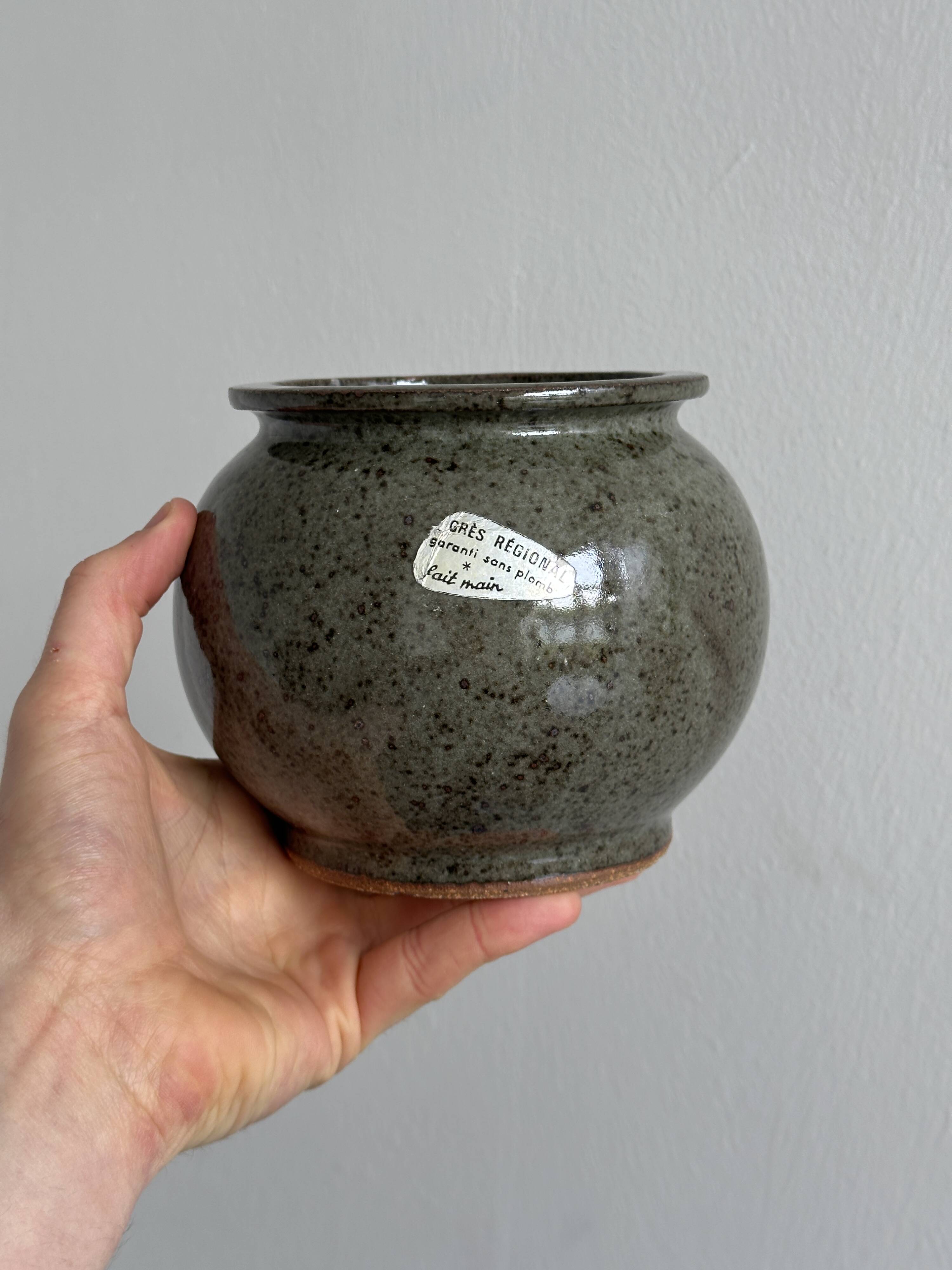 Vase - stoneware pot holder.