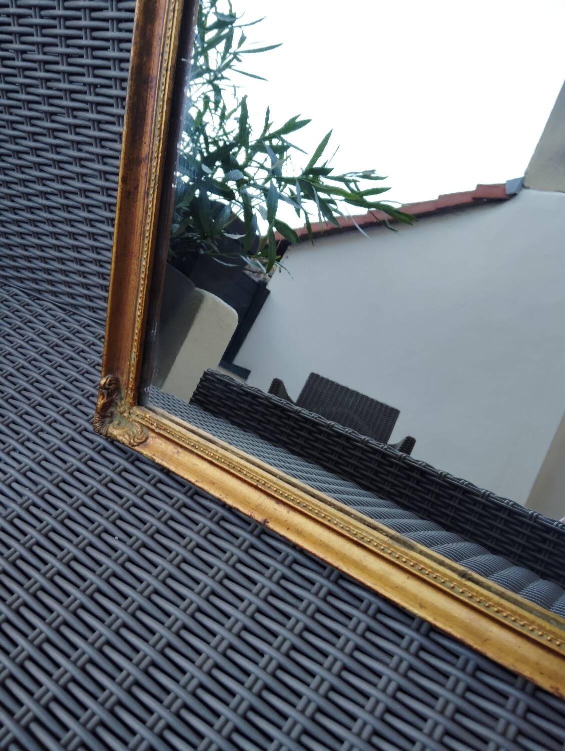 Miroir en bois, doré à la feuille d'or.