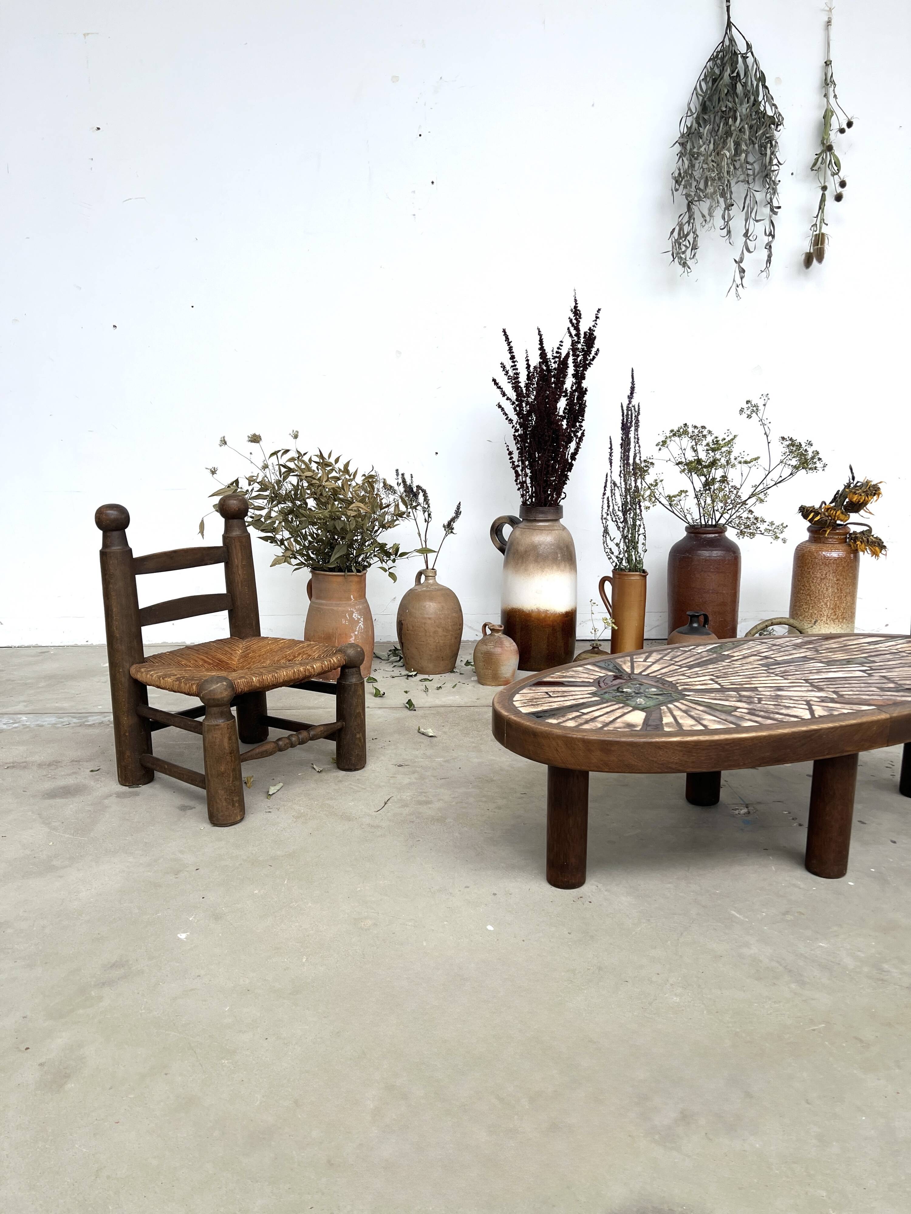 Brutalist chair in wood and straw