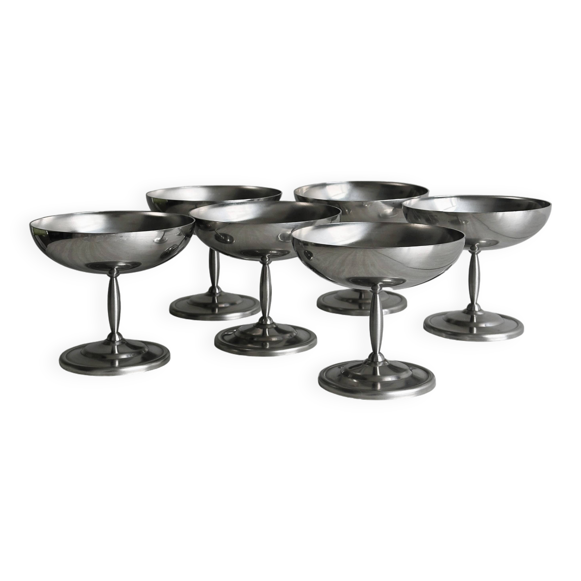 6 coupelles sur pied en inox