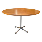 Large Eames round table by Charles & Ray Eames – Vitra edition