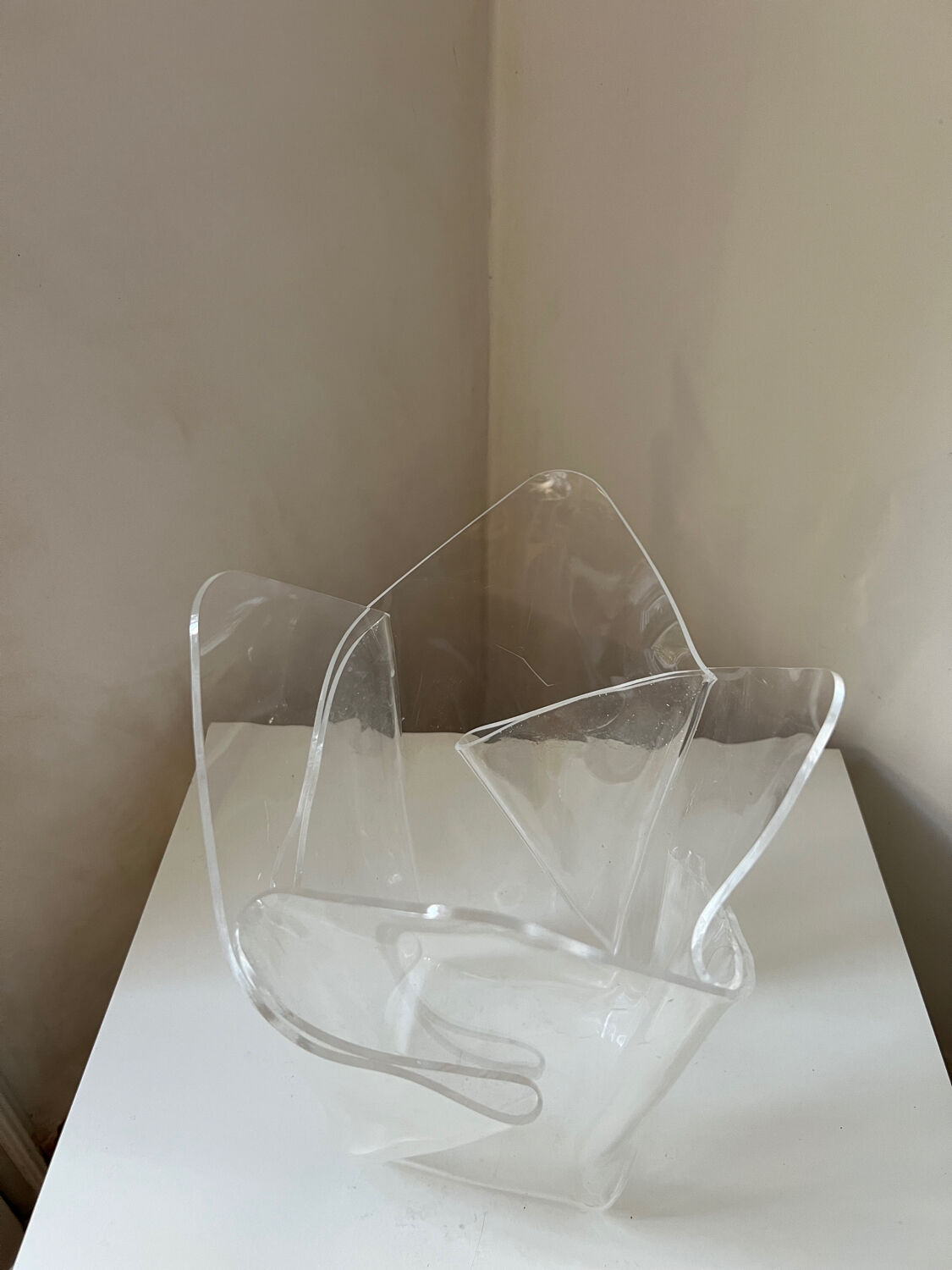 Vintage Guzzini style plexiglass design vase