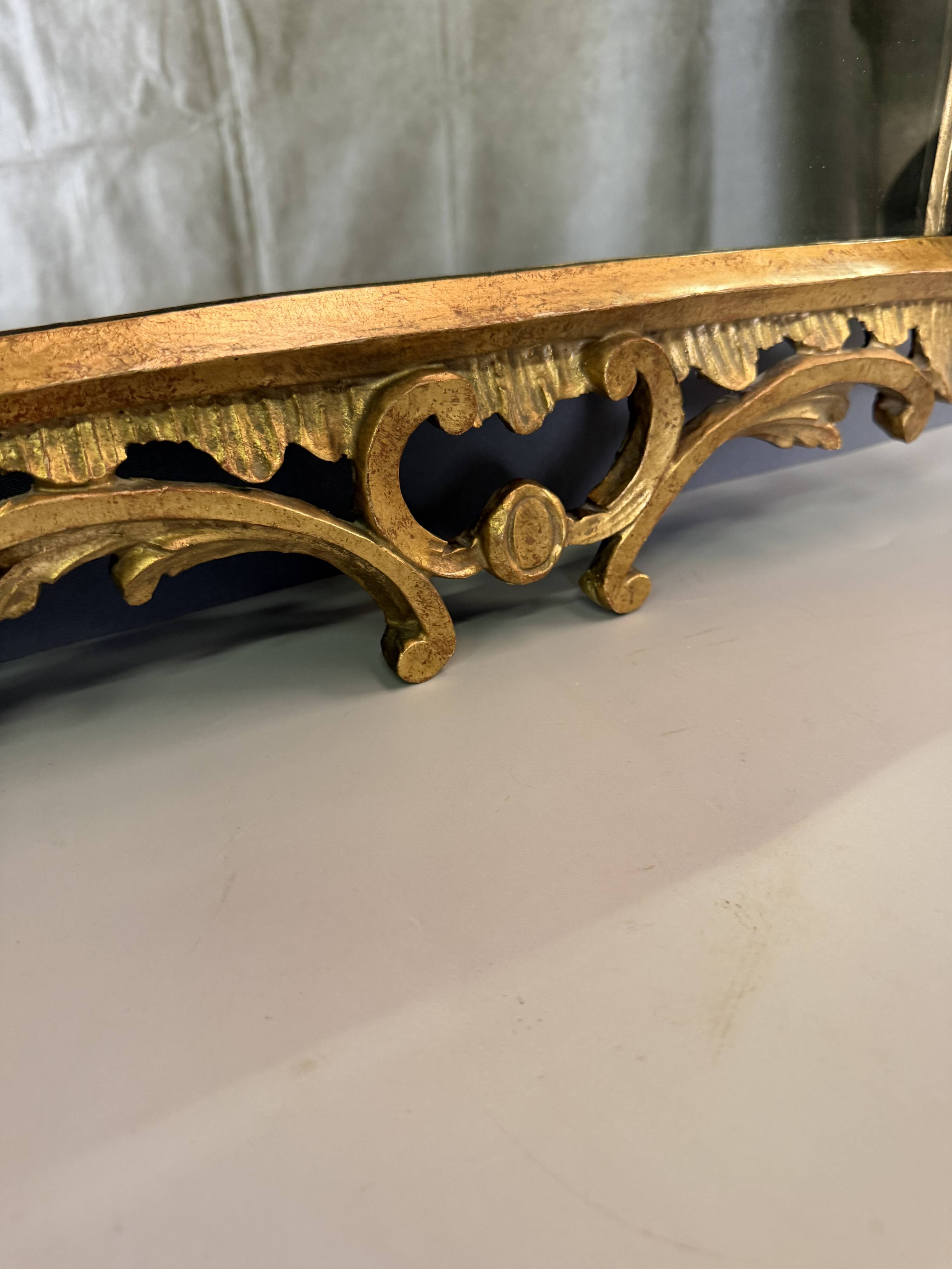 Italian mirror in gilded wood from the 19th century.
