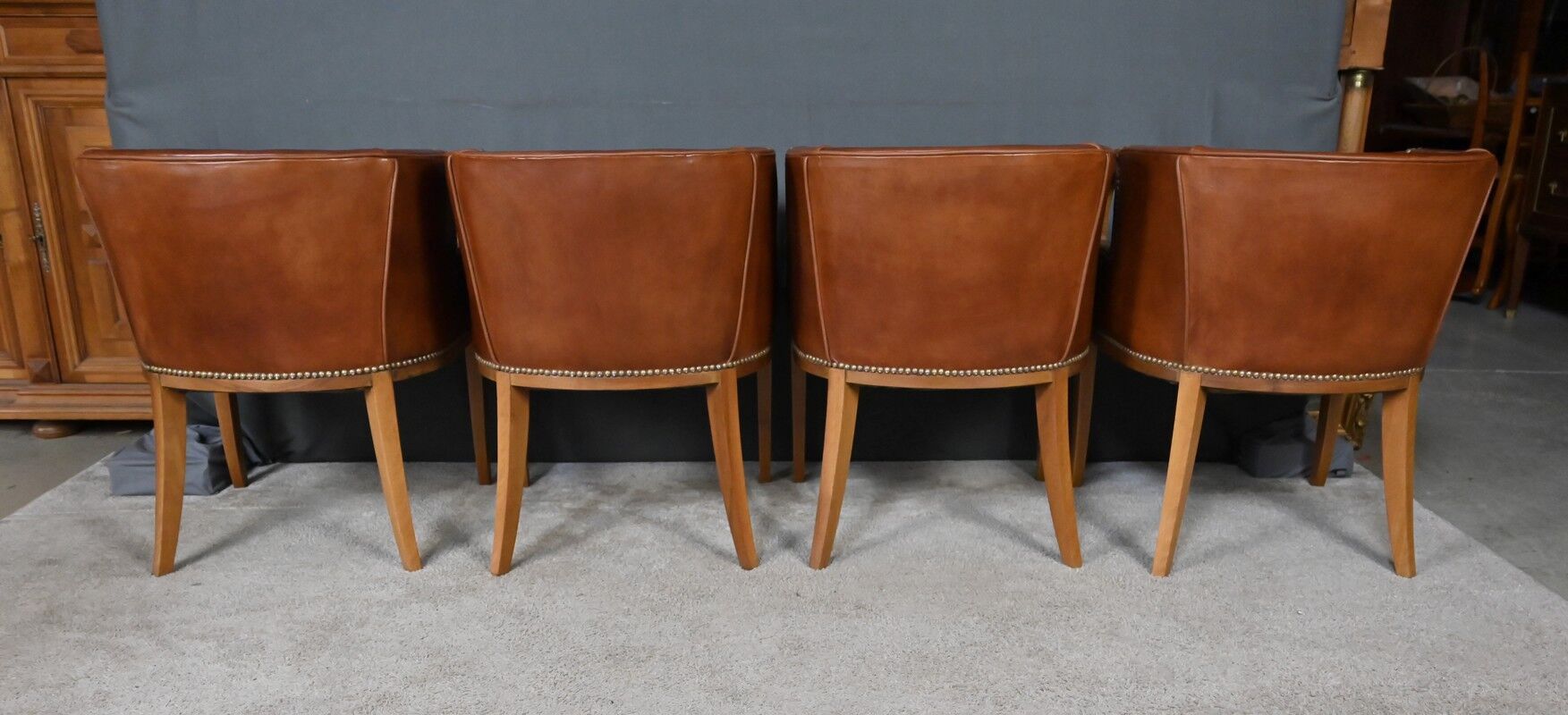 Set of 4 Art Deco armchairs in walnut and leather – 1940