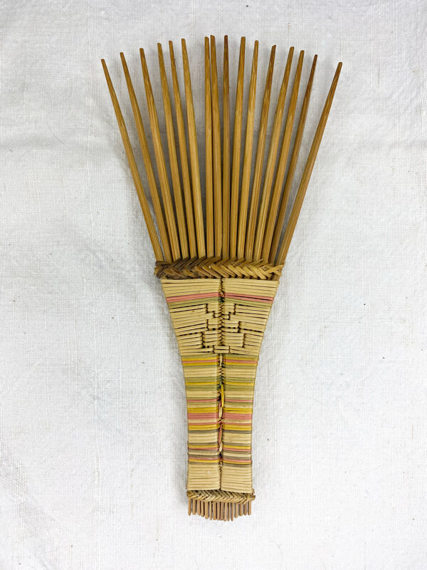 Peigne traditionnel Luba / Congo en bois et osier tressé