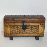Coffre en bois et cuir de style espagnol