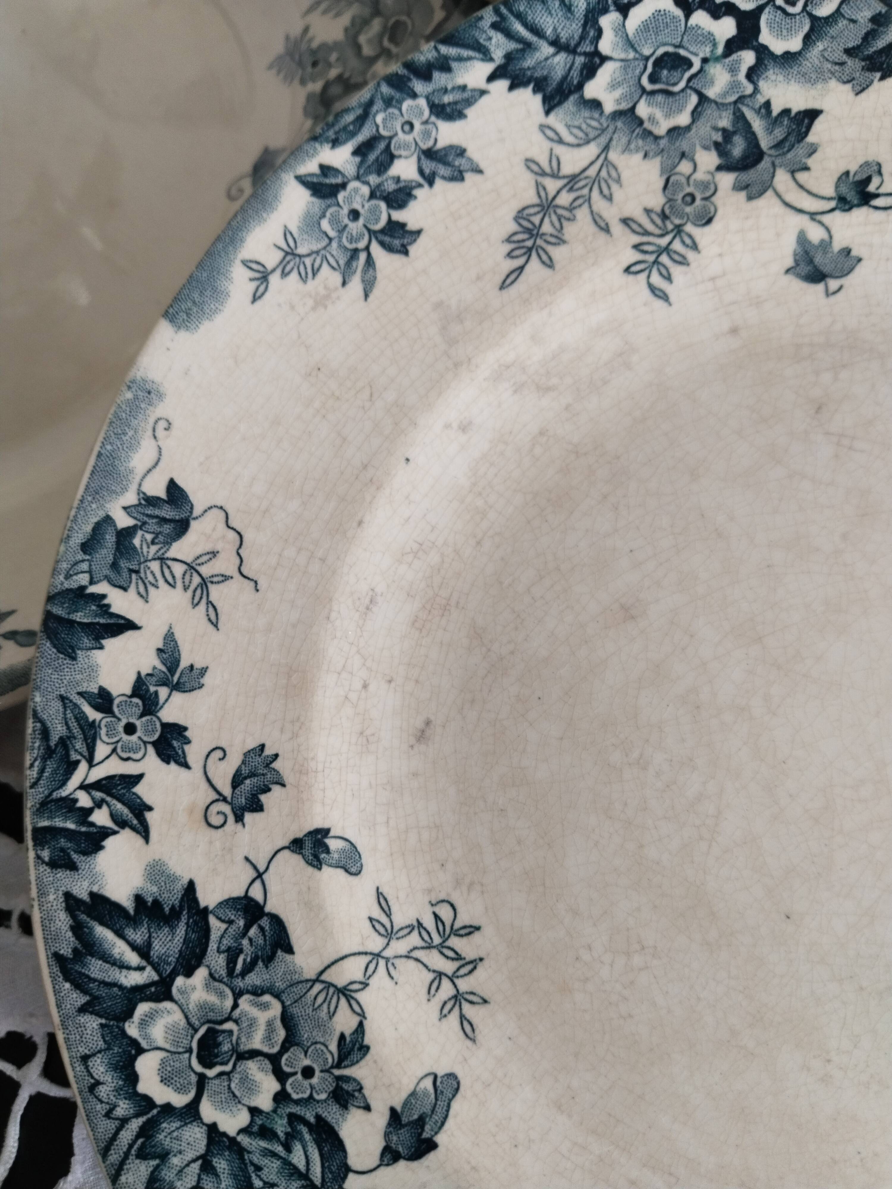 Flat plates (4) in earthenware from Saint Amand and Hamage, Terre de fer, Marie Louise model, c