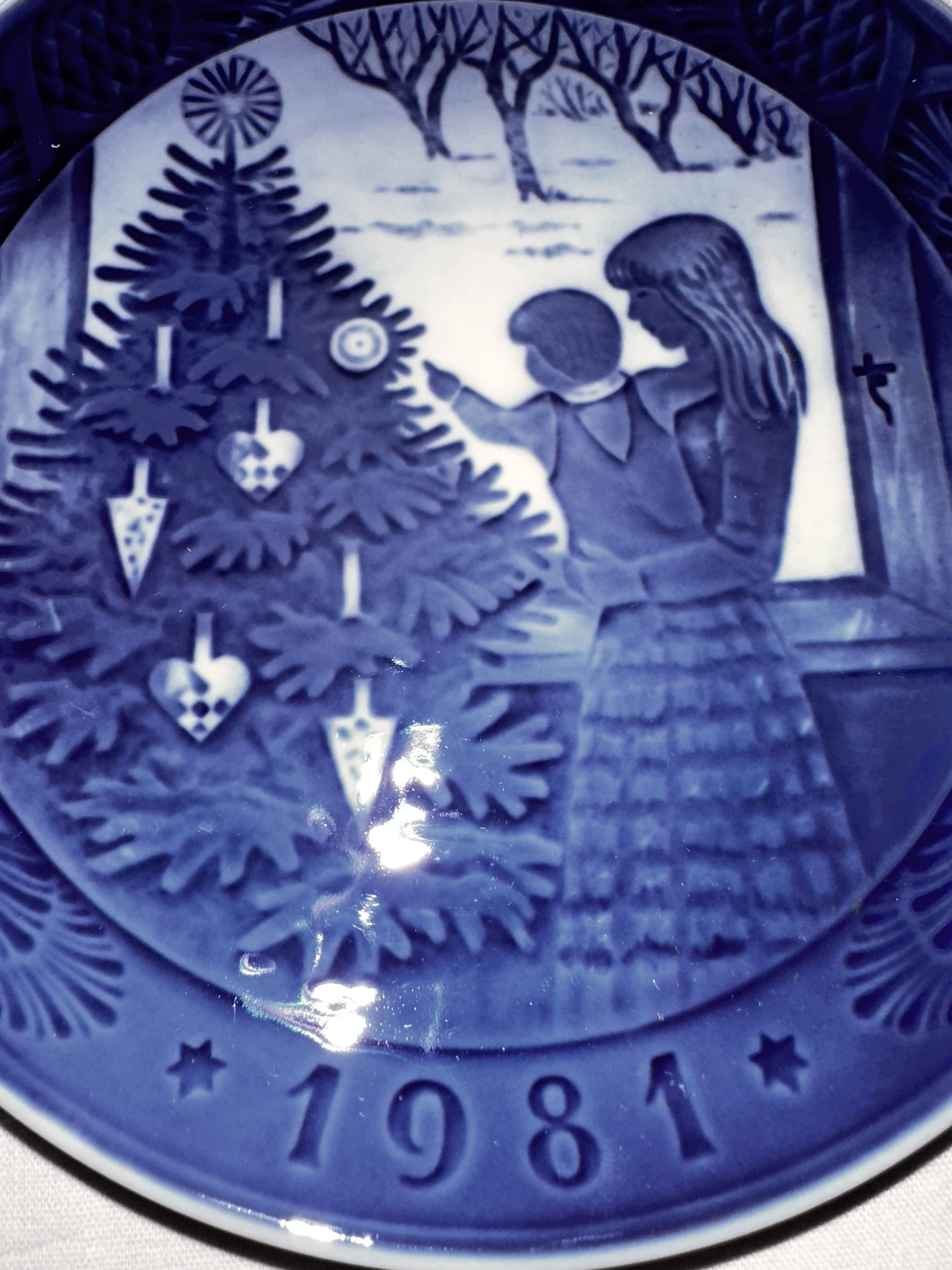 Royal Copenhagen porcelain Christmas plate 1981