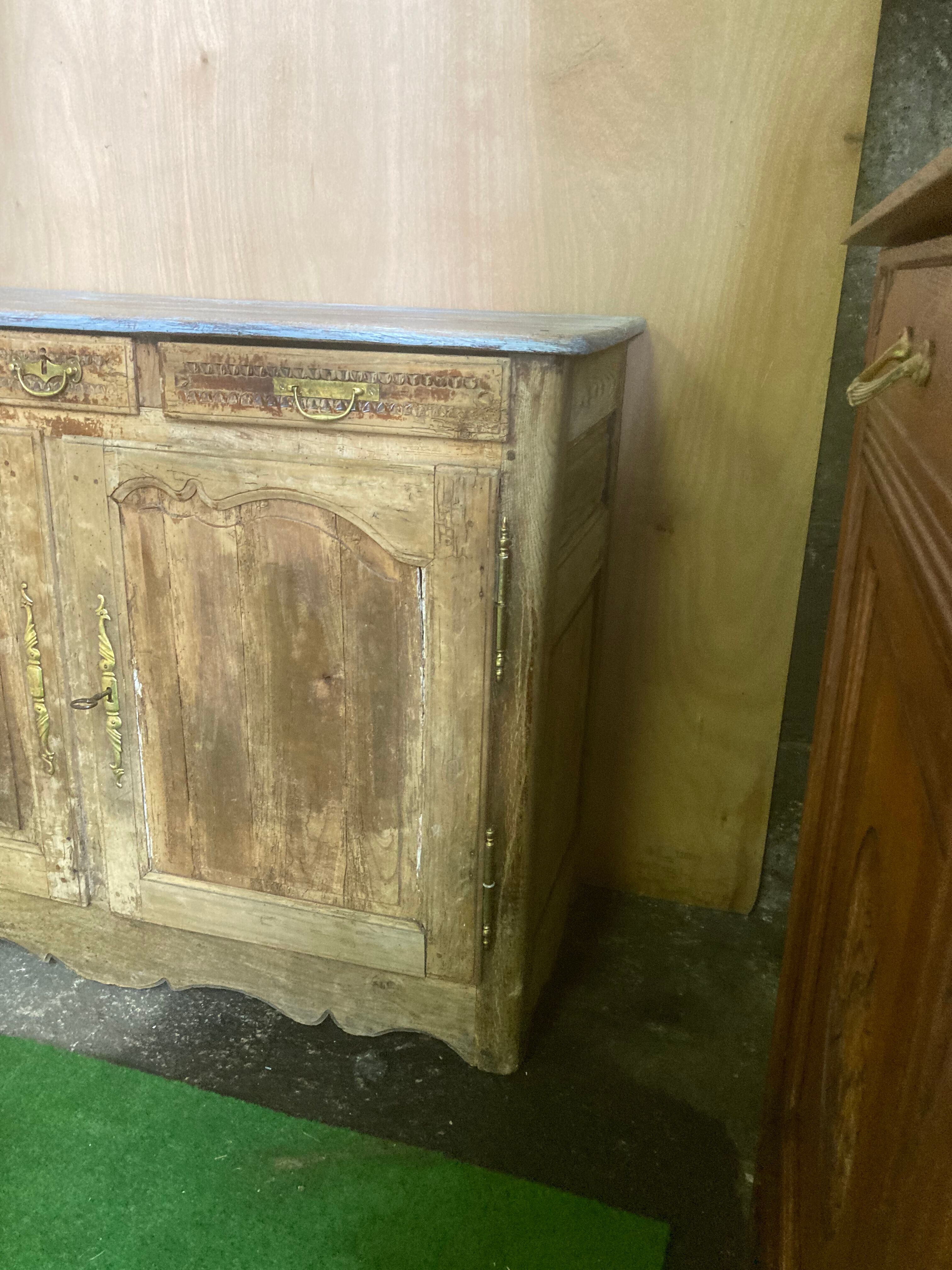 Buffet 18 th raw wood