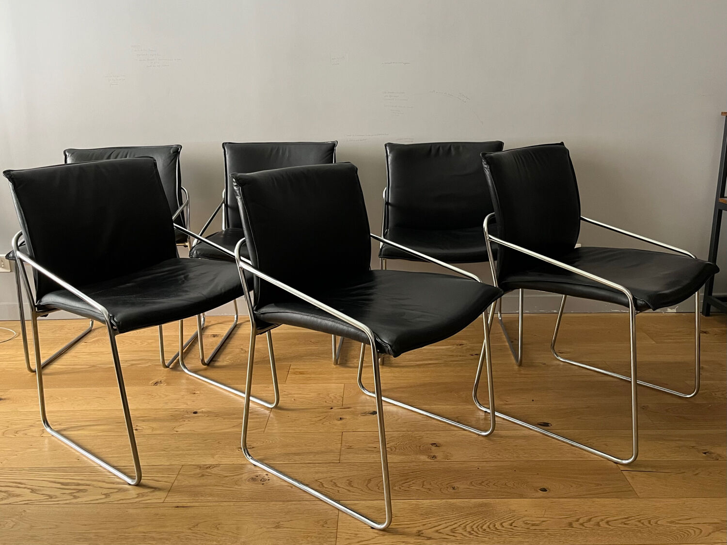 Ensemble de 6 chaises en cuir circa 1970