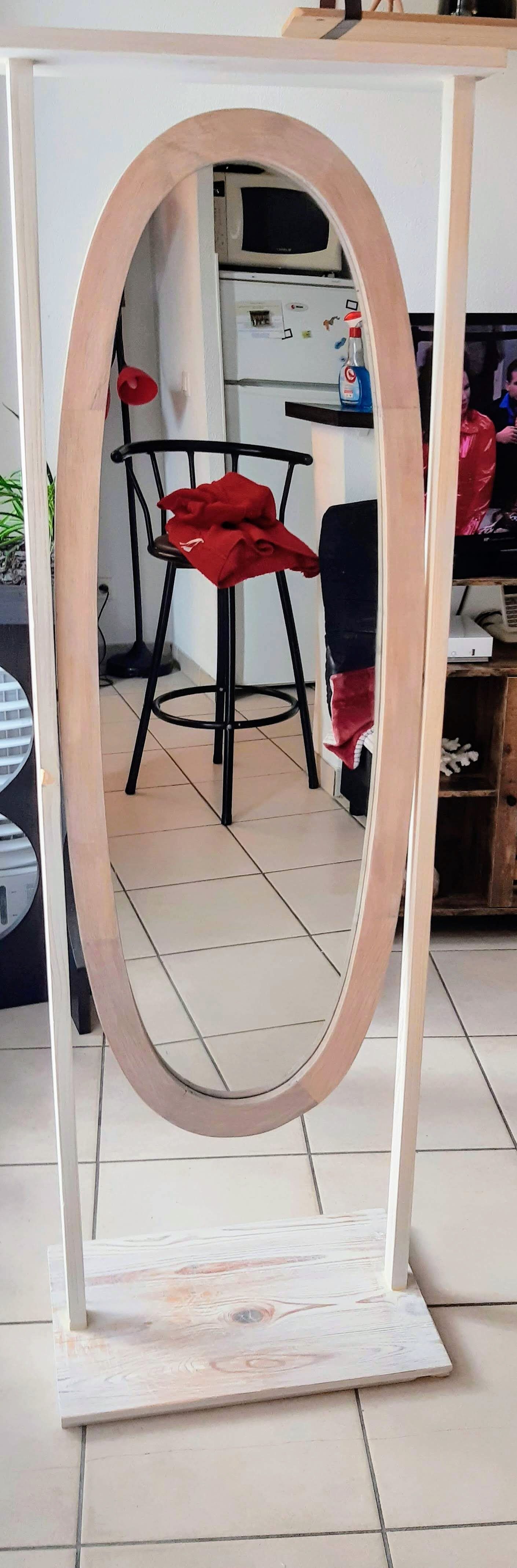 Standing mirror
