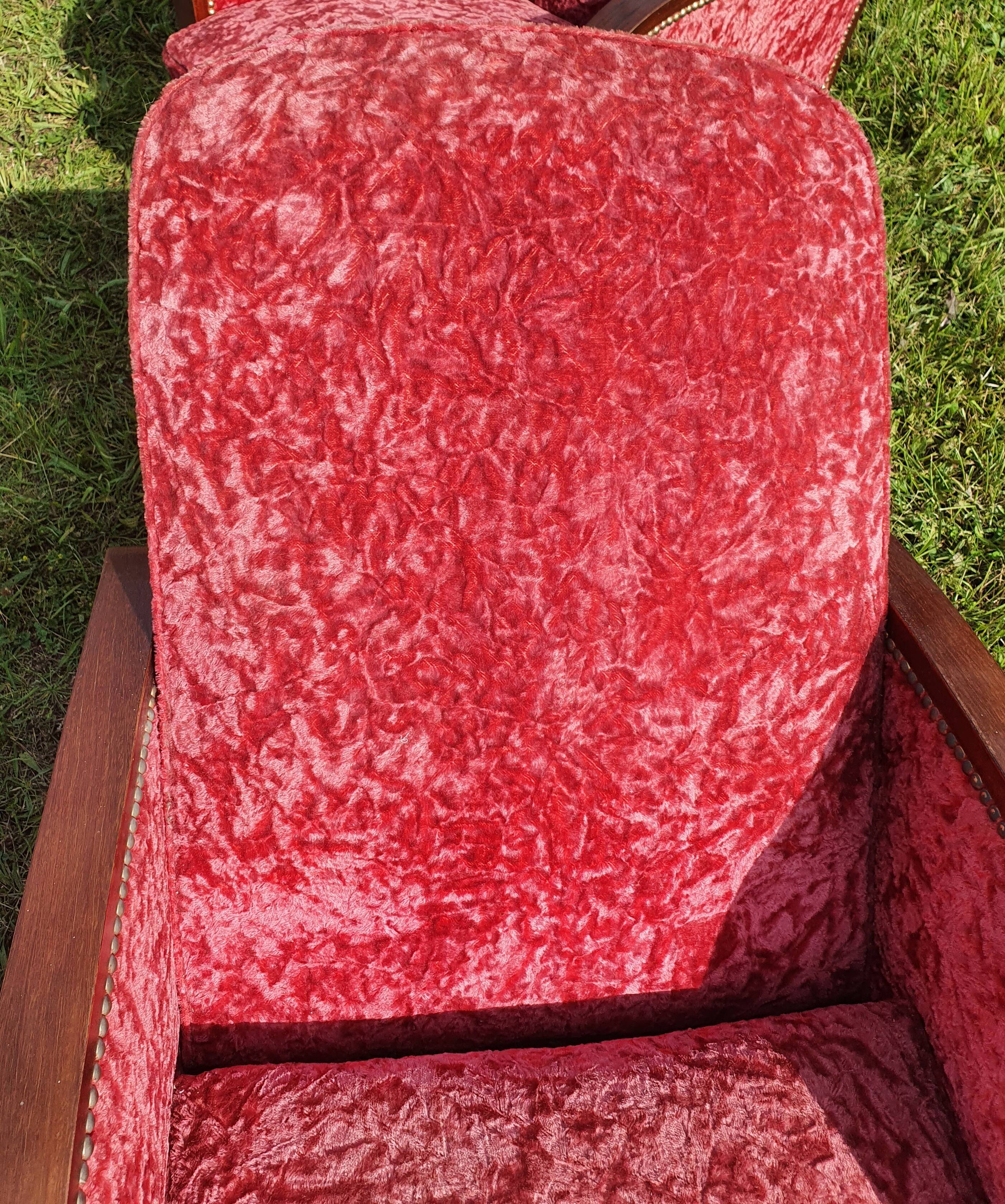 2 Art Deco armchairs in red velvet and wood
