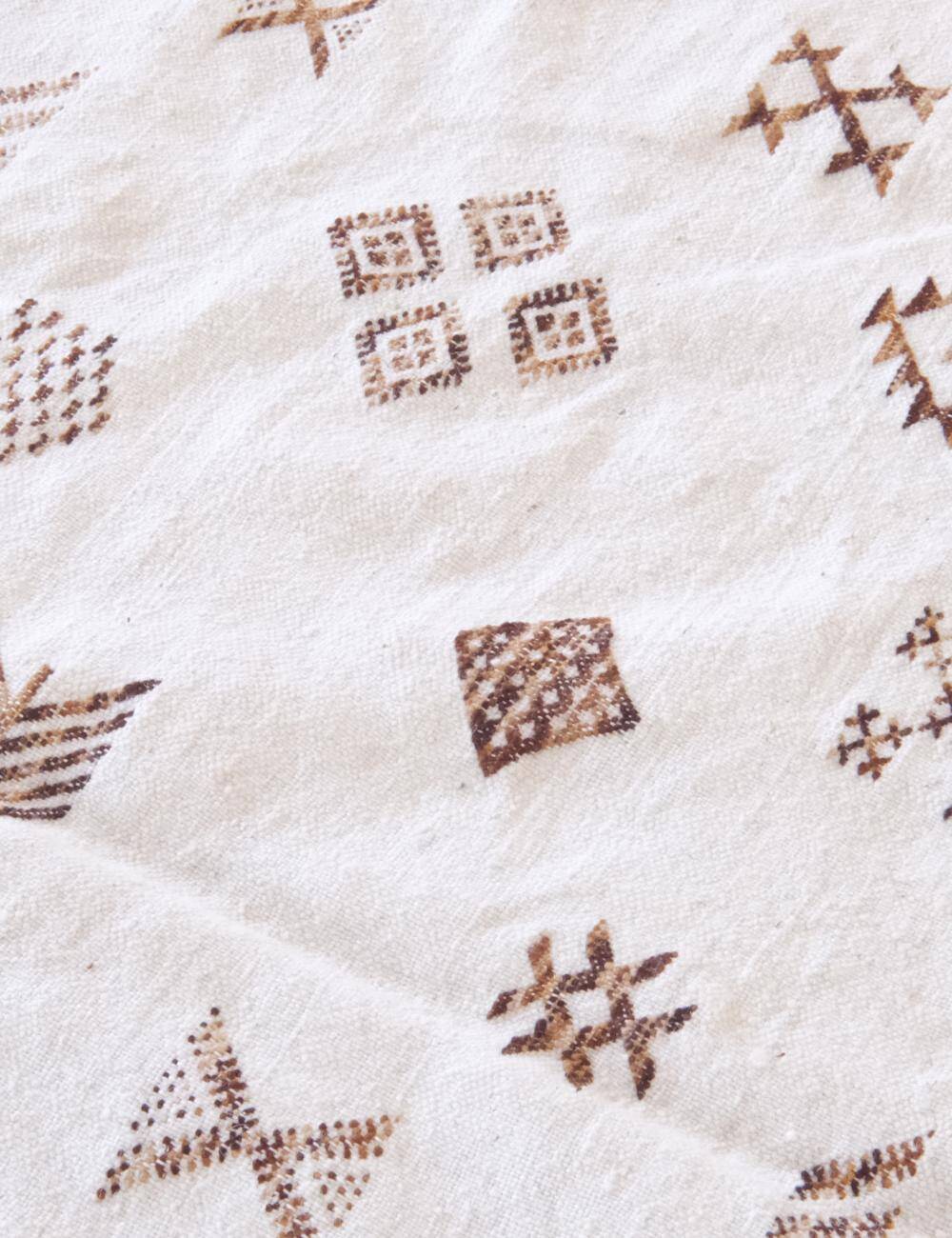 White Kilim Rug with Berber Pattern - 243 x 146 cm