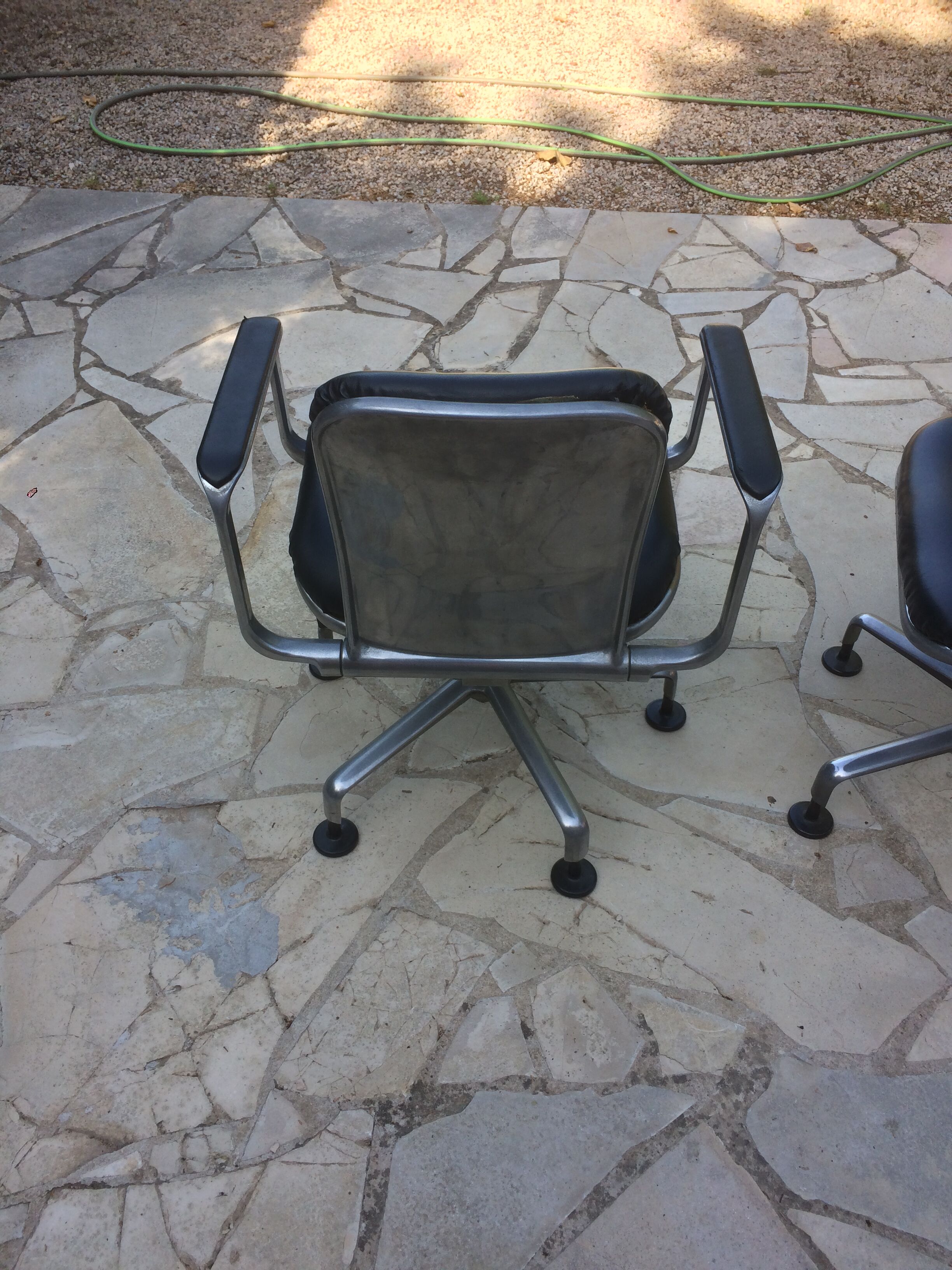 Paire de fauteuils Fred Scott