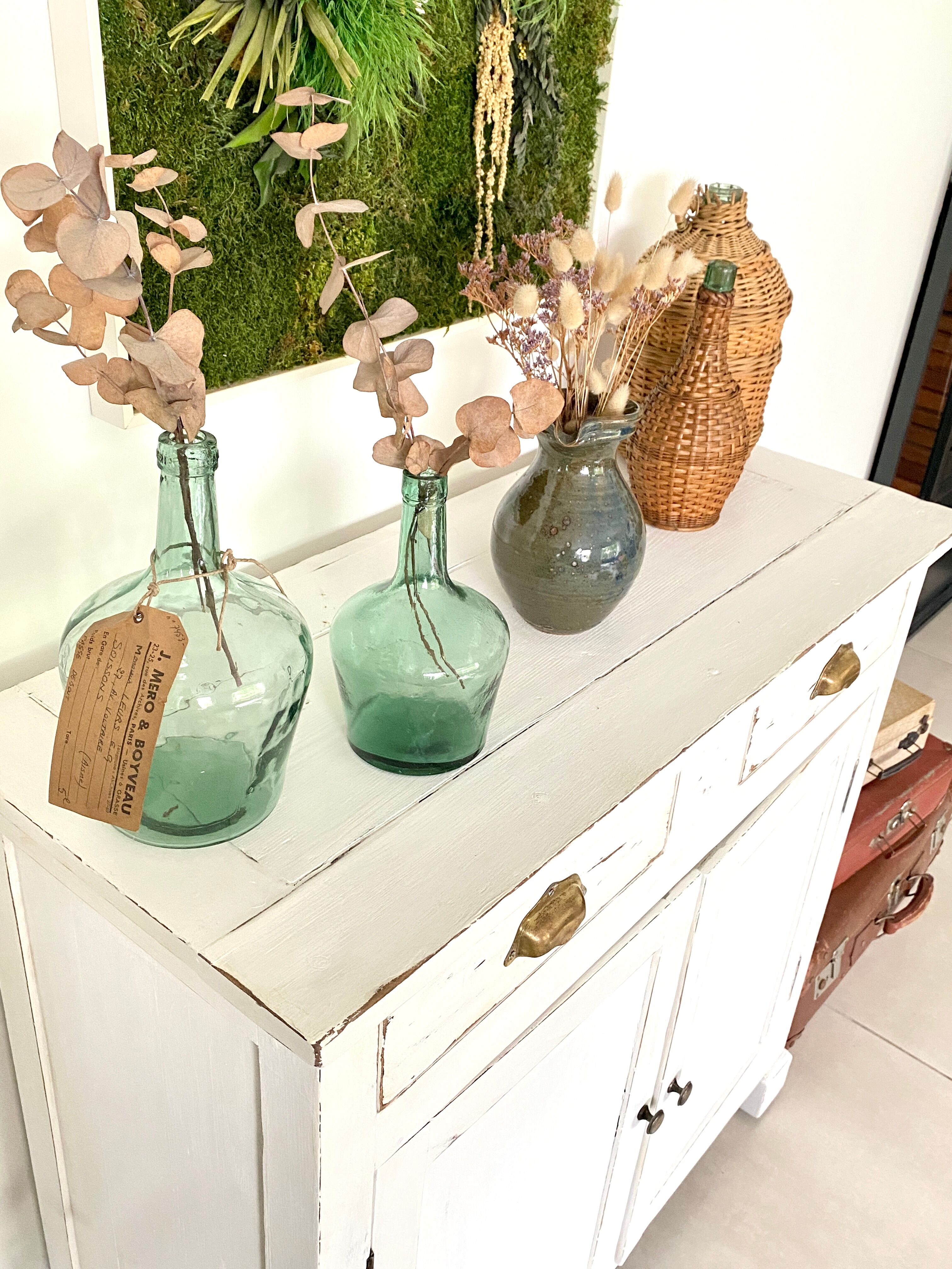 White Parisian buffet