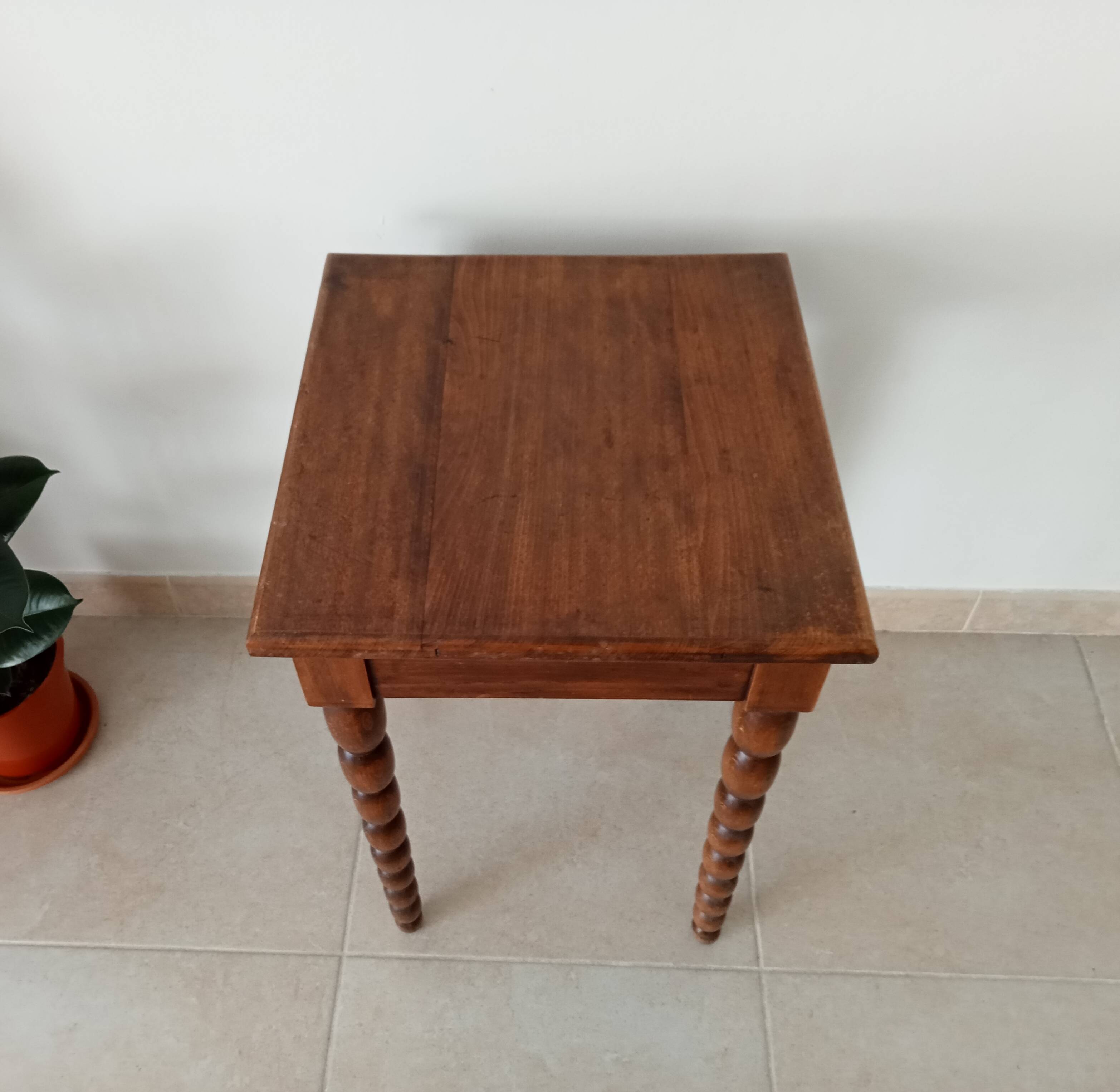 Early 20th century side table in solid oak