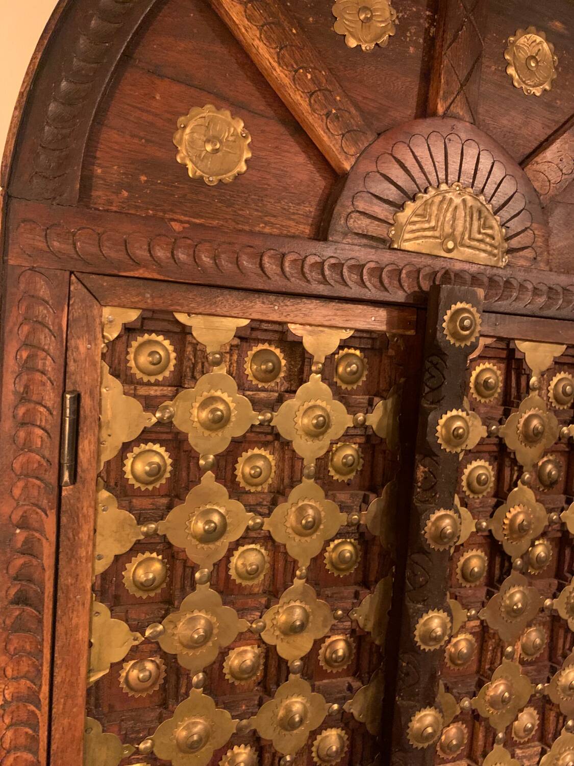 Porte fenêtre indien bois laiton