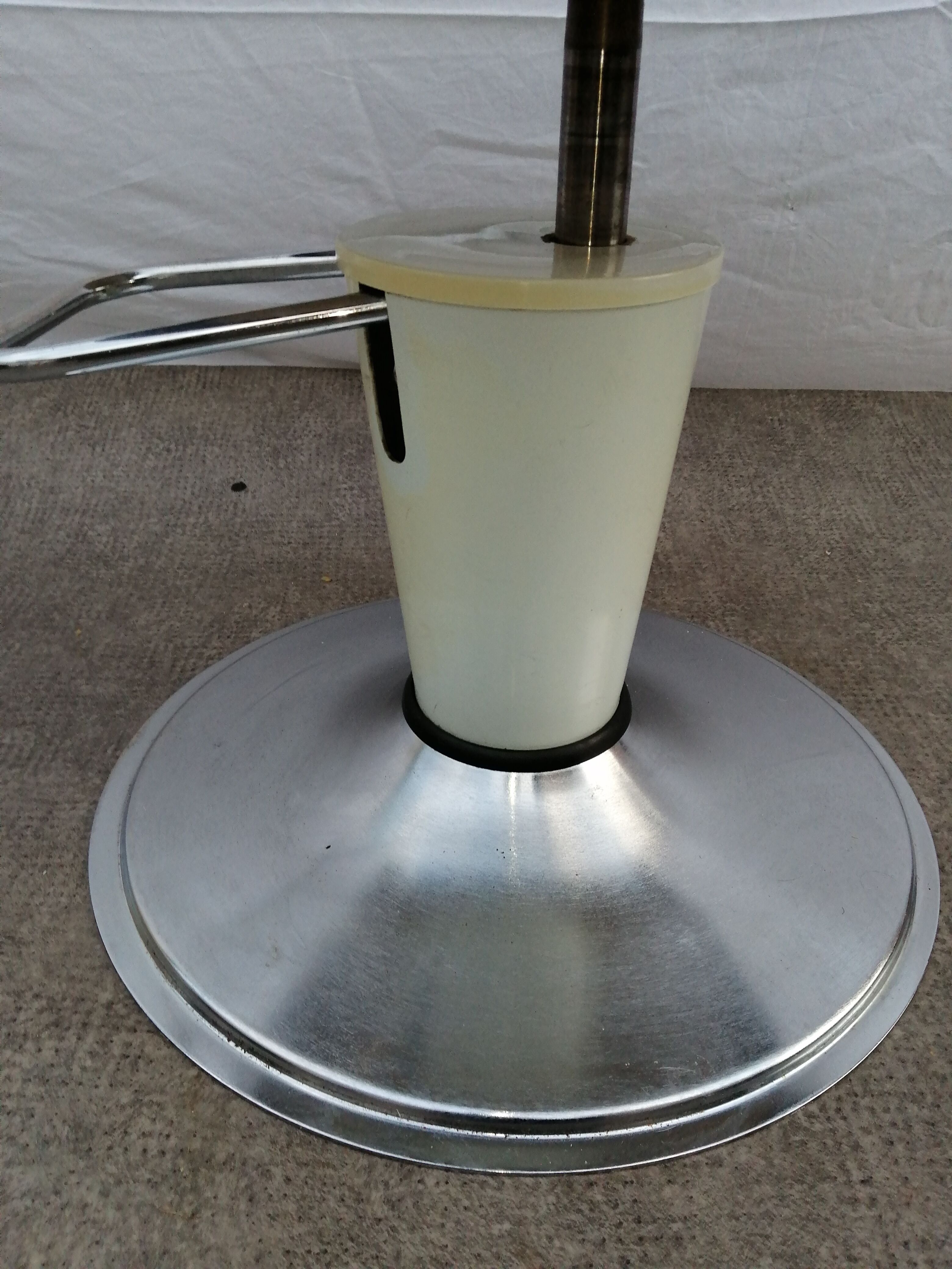 Hairdressing chair foot tulip vintage year 70