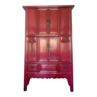 Armoire chinoise laquée rouge