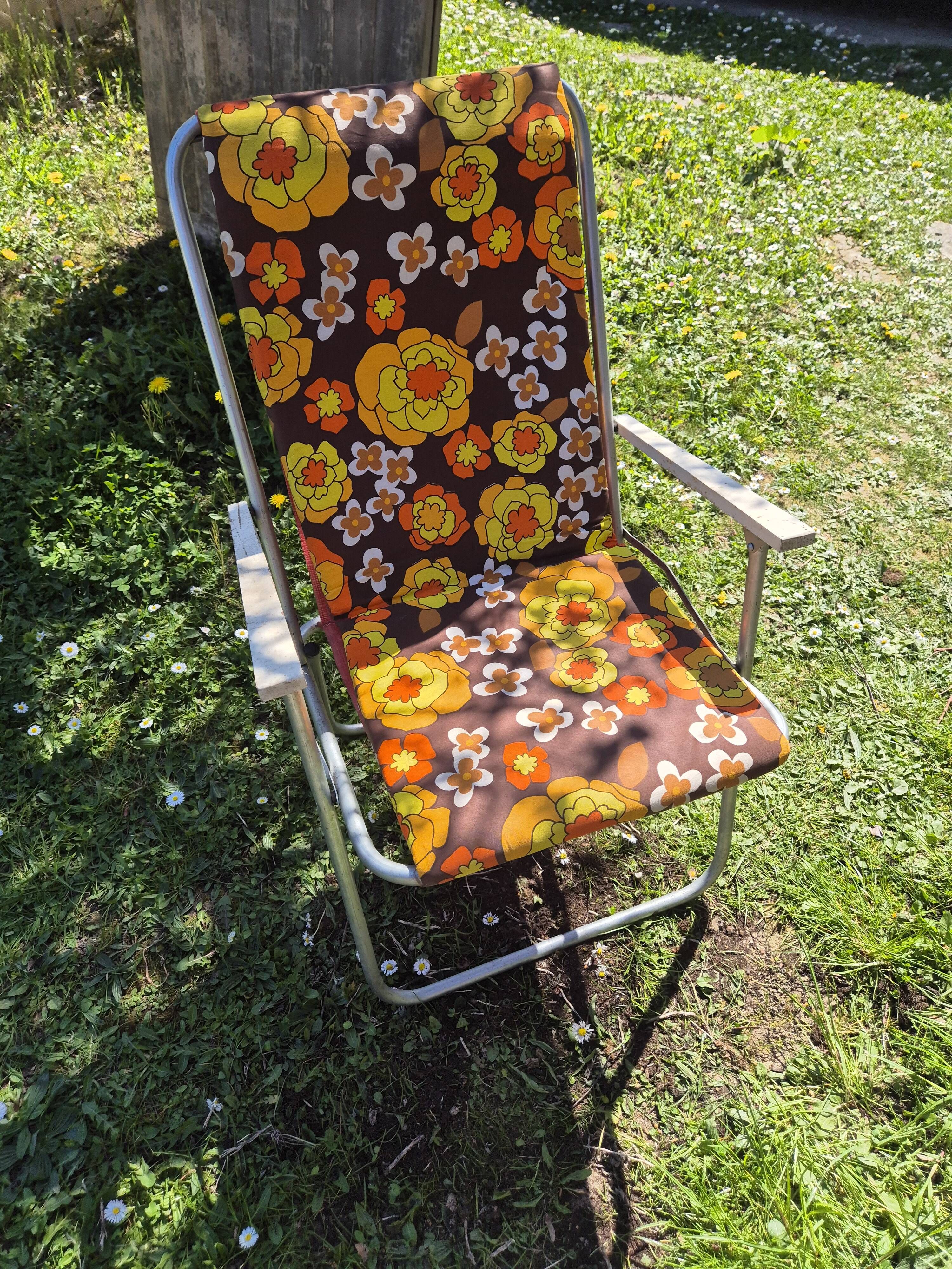 Vintage folding camping chair in canvas with brown and yellow flower print 70s