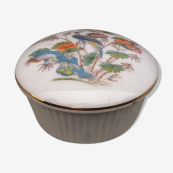 Small box with English porcelain lid