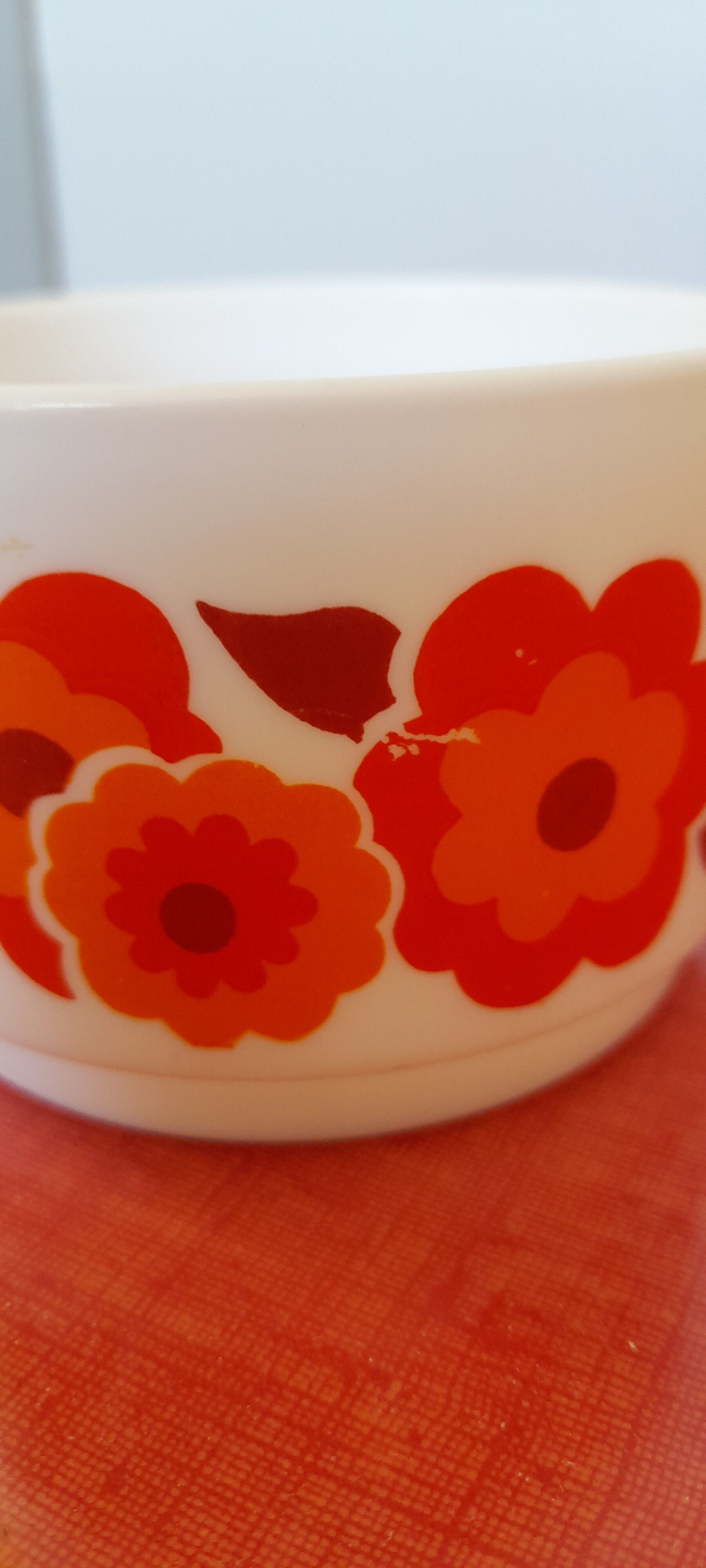 Arcopal Lotus 70s chocolate cups