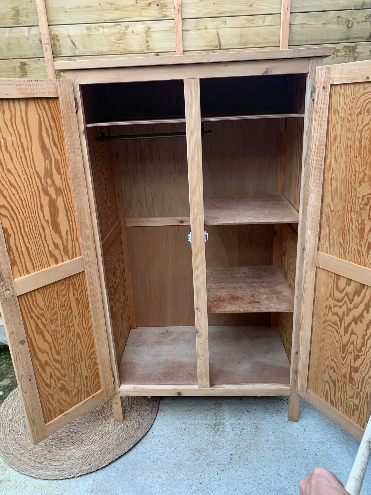 Armoire parisienne