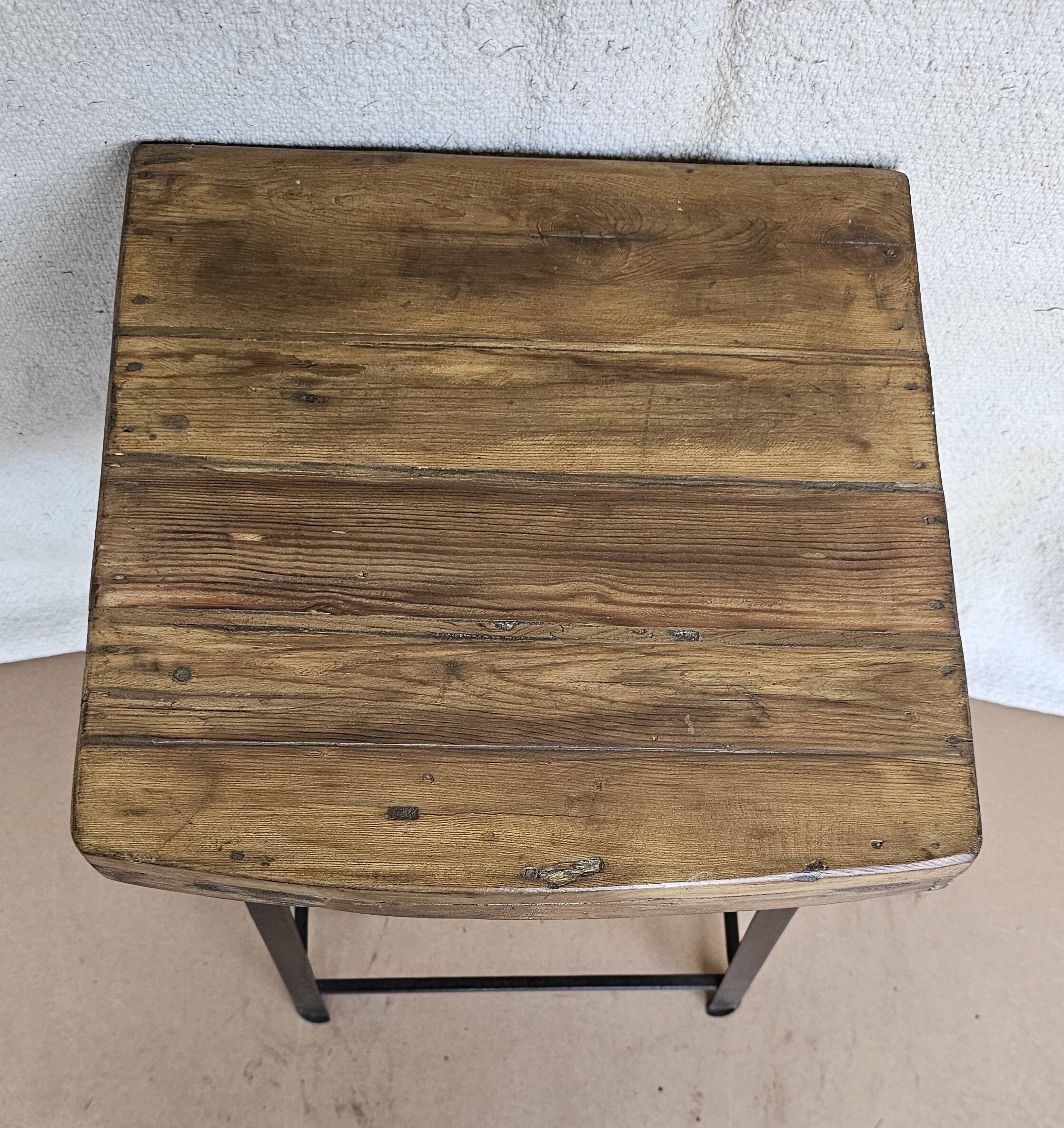 Old workshop stool in wood + wrought iron