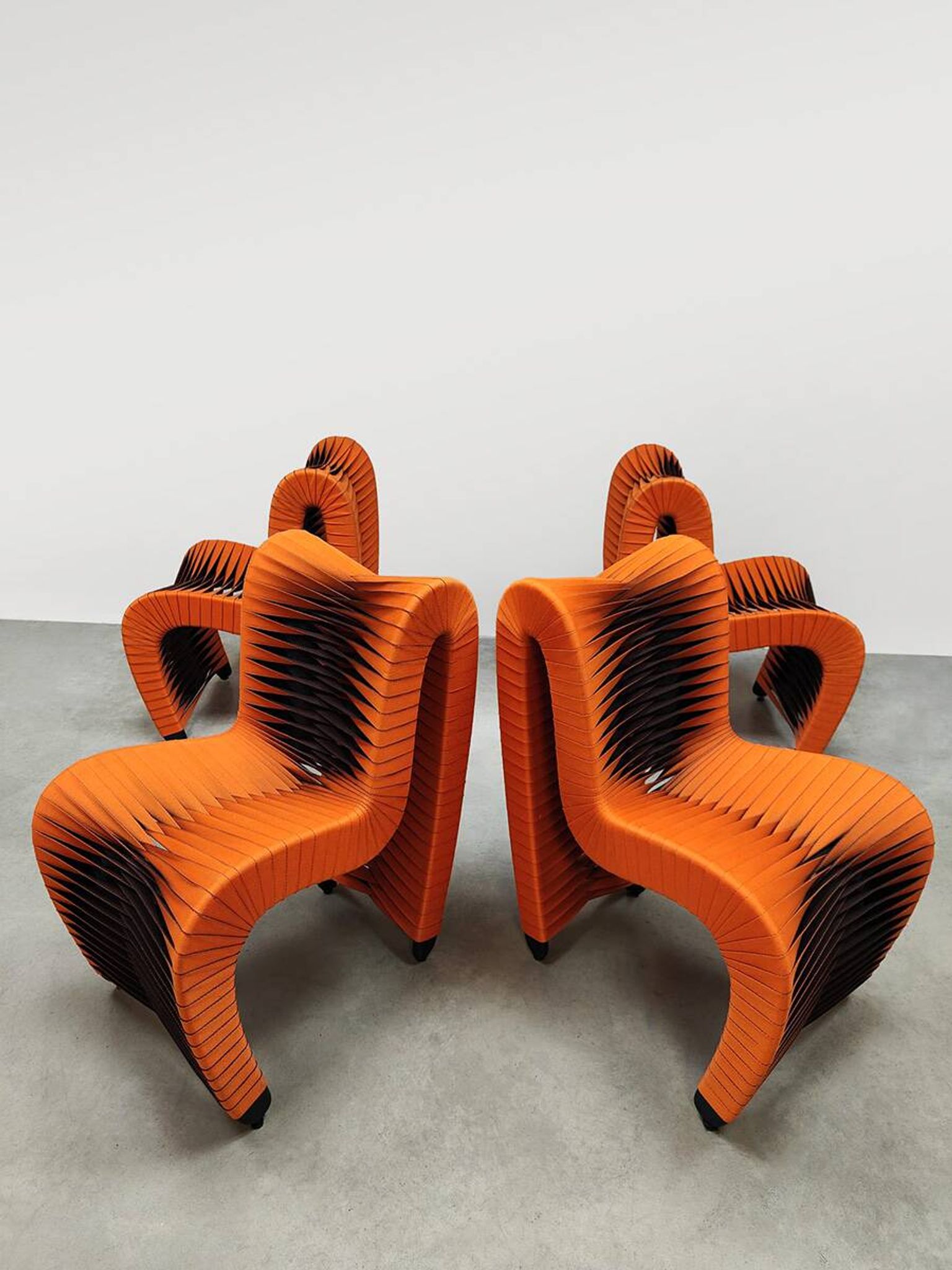 Chaises de salle à manger funky avec ceinture de sécurité, collection Phillips