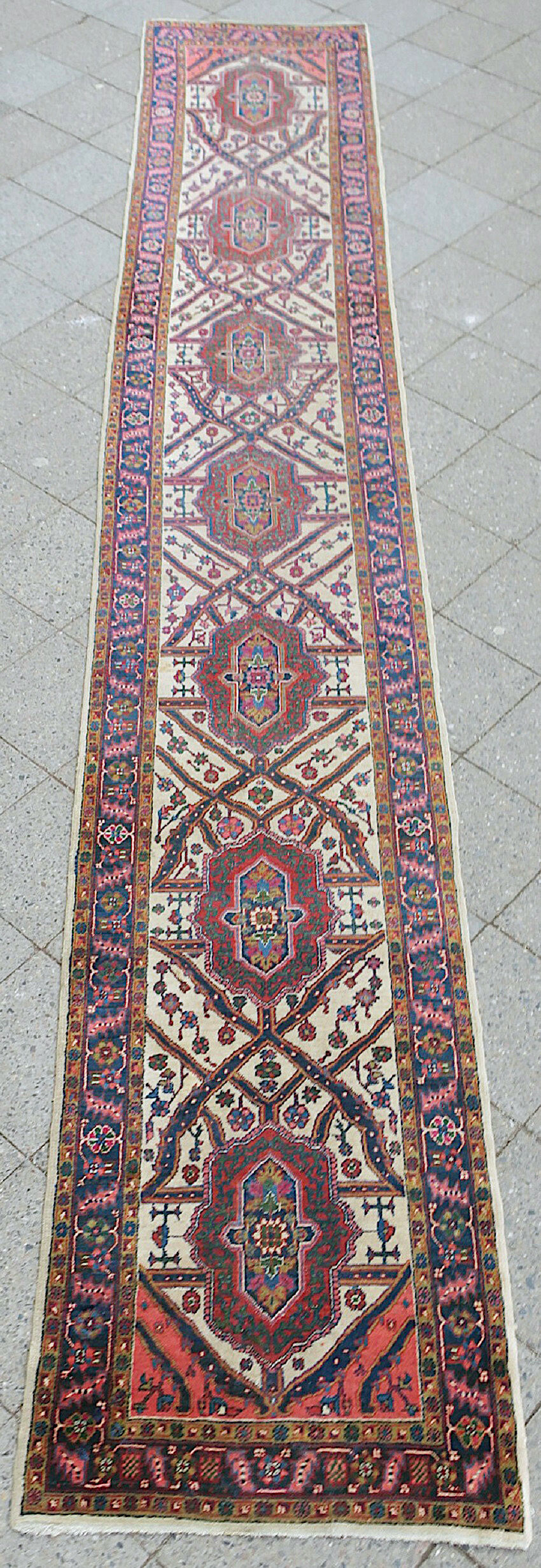 Heriz runner rug 558 cm x 90 cm, 1920s-1930s