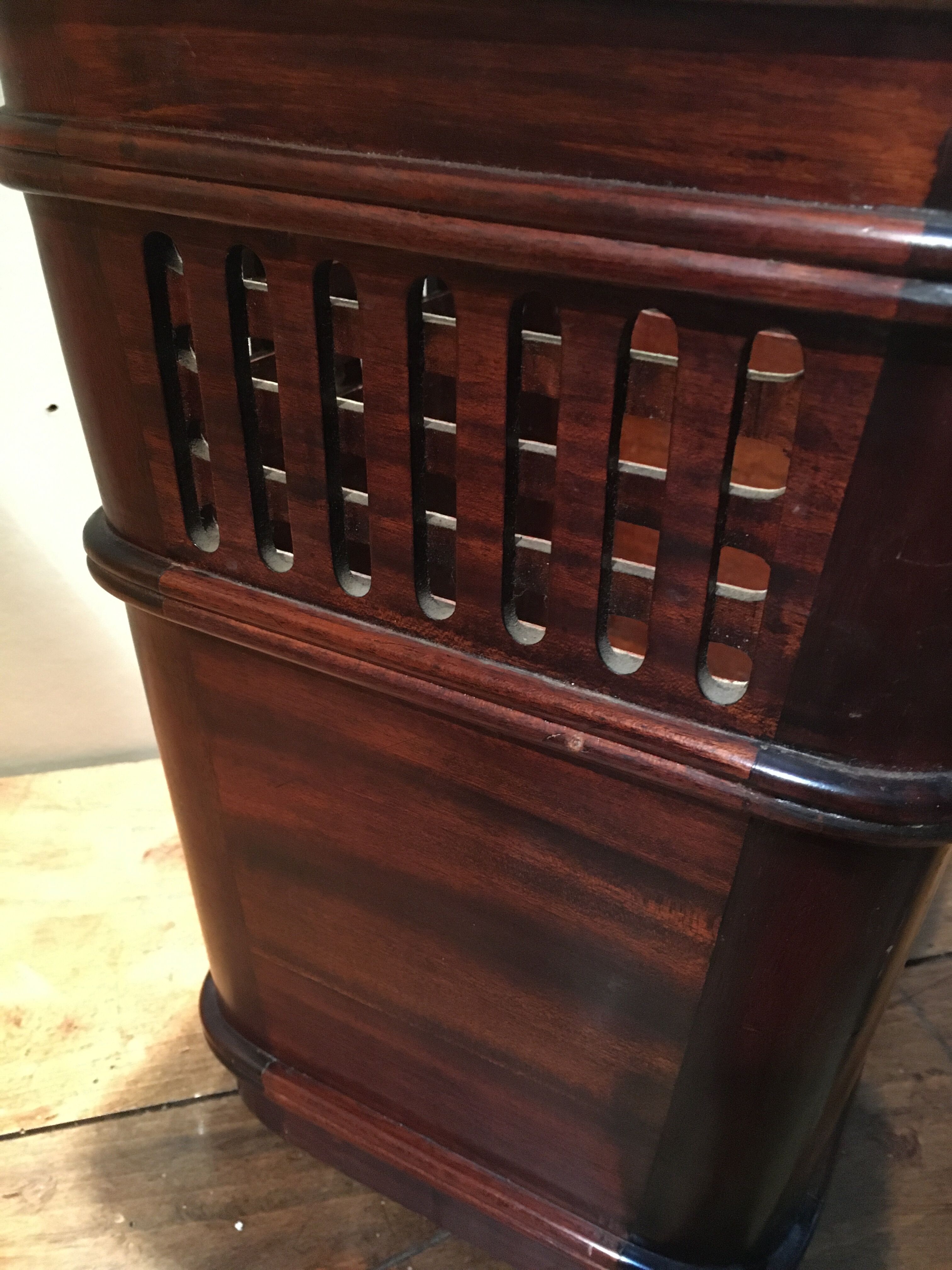 English-style mahogany desktop recycle bin