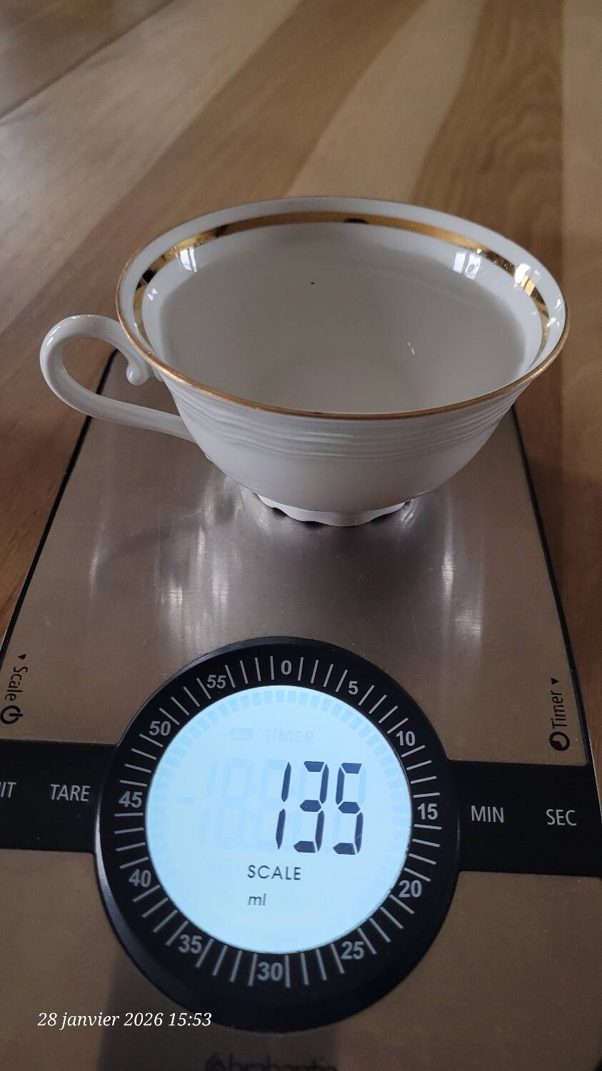 6 cups and saucers in Bavaria porcelain.