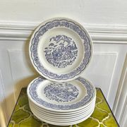 9 assiettes à dessert anglaises décor bleu calèche