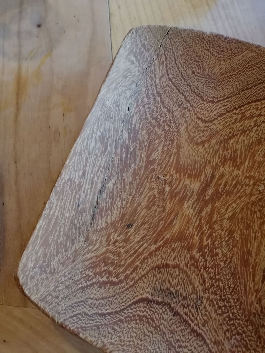 Ensemble assiettes et plat scandinave en bois massif vintage