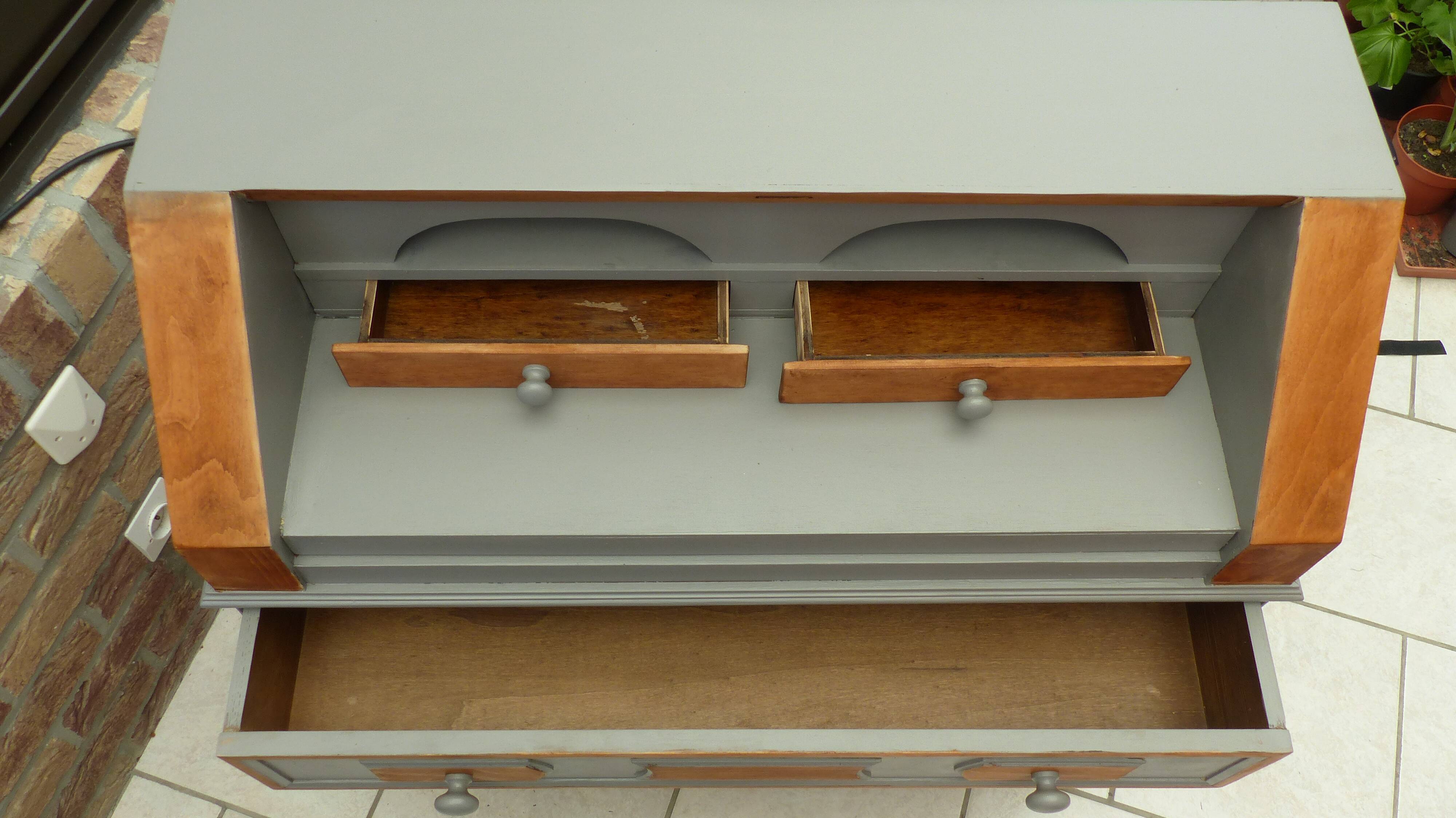 Vintage dresser