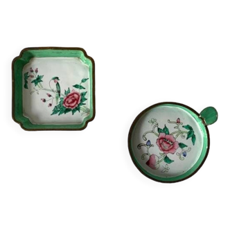 Set of 2 small old pocket trays, in enamelled copper, Chinese, bird motif, 1920.