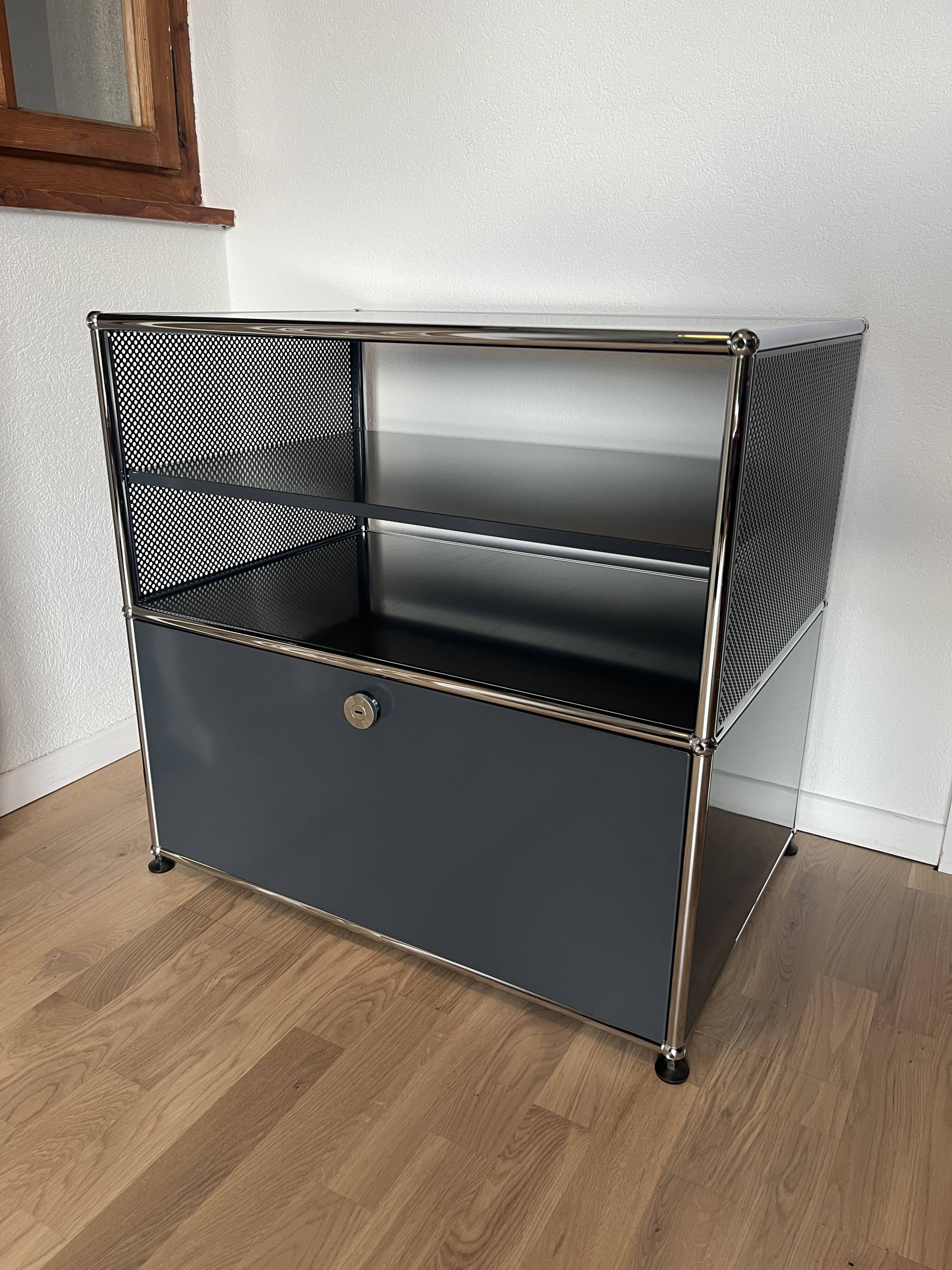 Commode USM Haller en Gris Anthracite (dernières générations) | Selency
