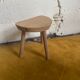 Tabouret tripode brut