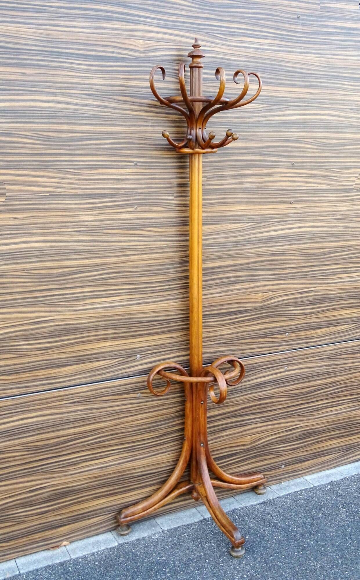 Curved wooden wall coat rack, J&J Kohn Ca.1890 No Thonet