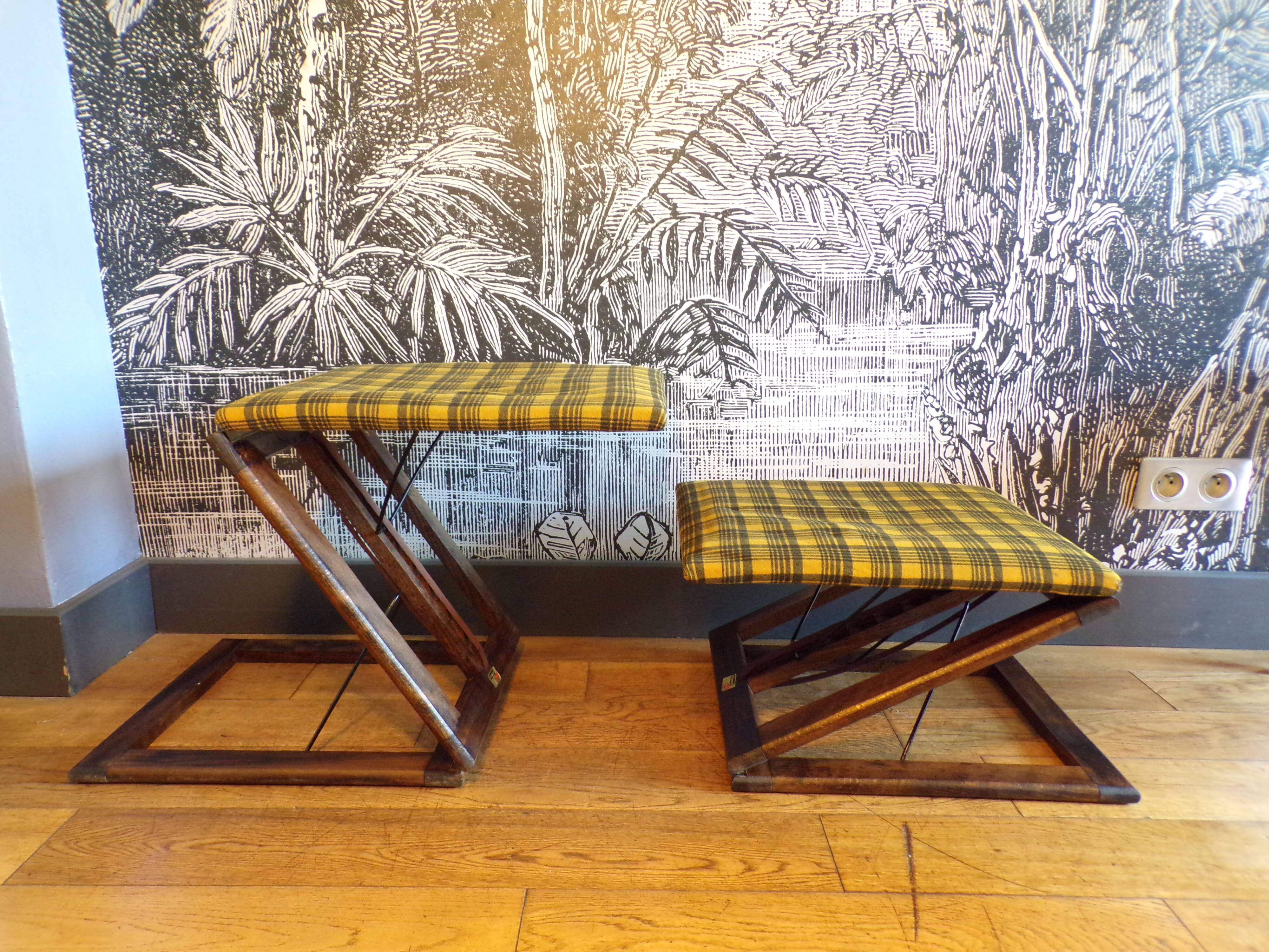 2 Damart “z” folding stools