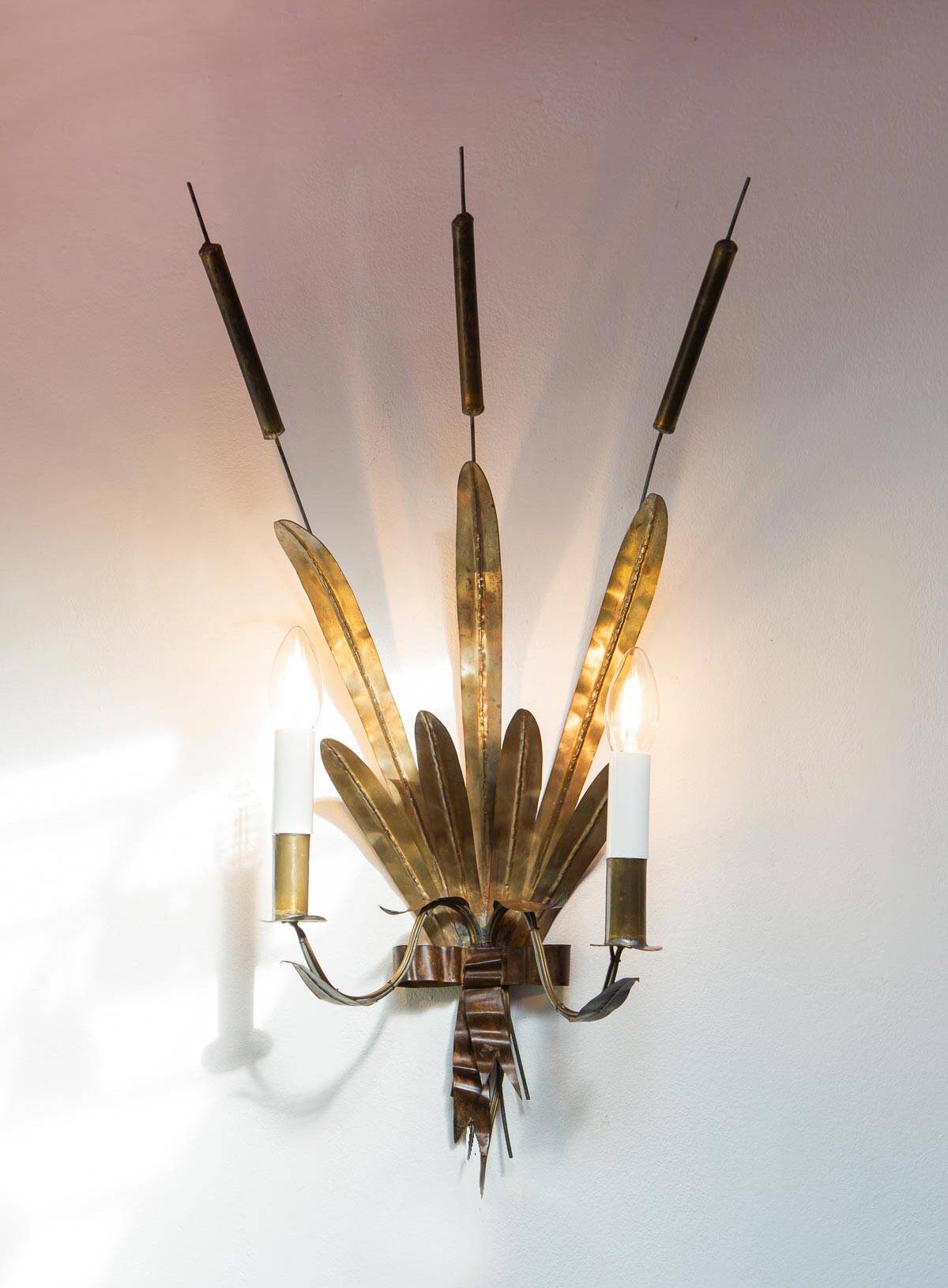 Vintage wall light with rush and leaves in sheet metal and gold metal
