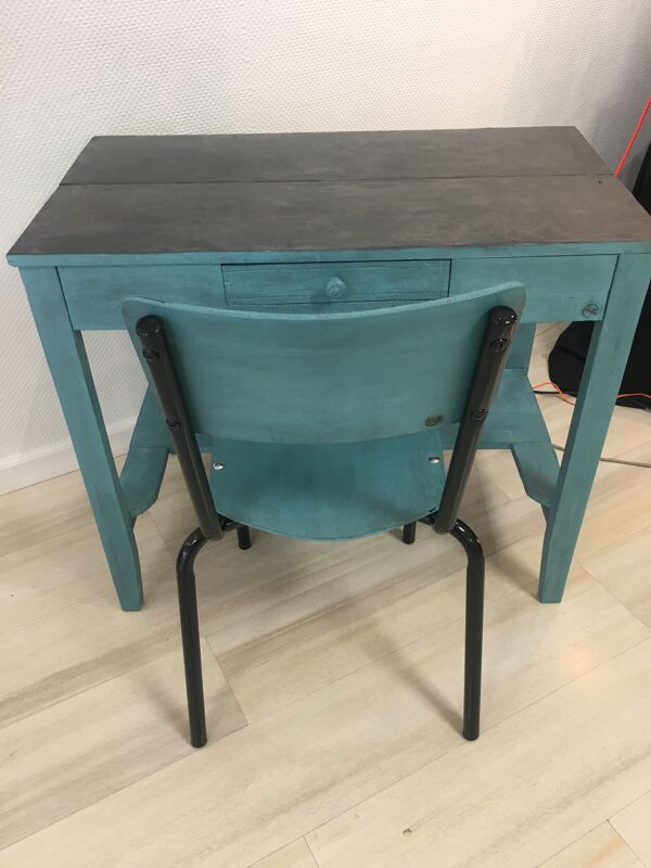 Bureau enfant et sa chaise d'écolier