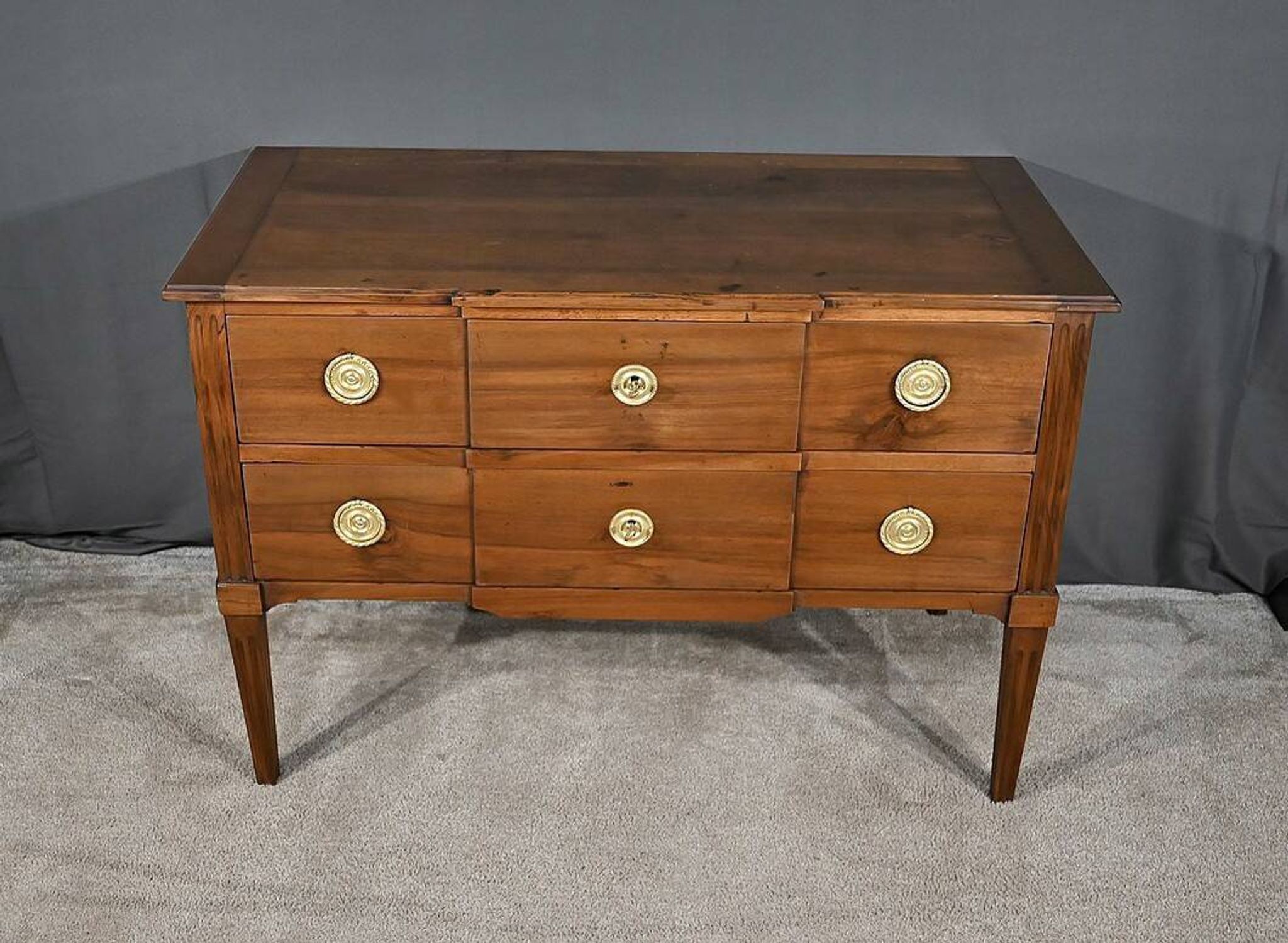 Walnut Jumping Commode, Louis XVI period – Late 18th century