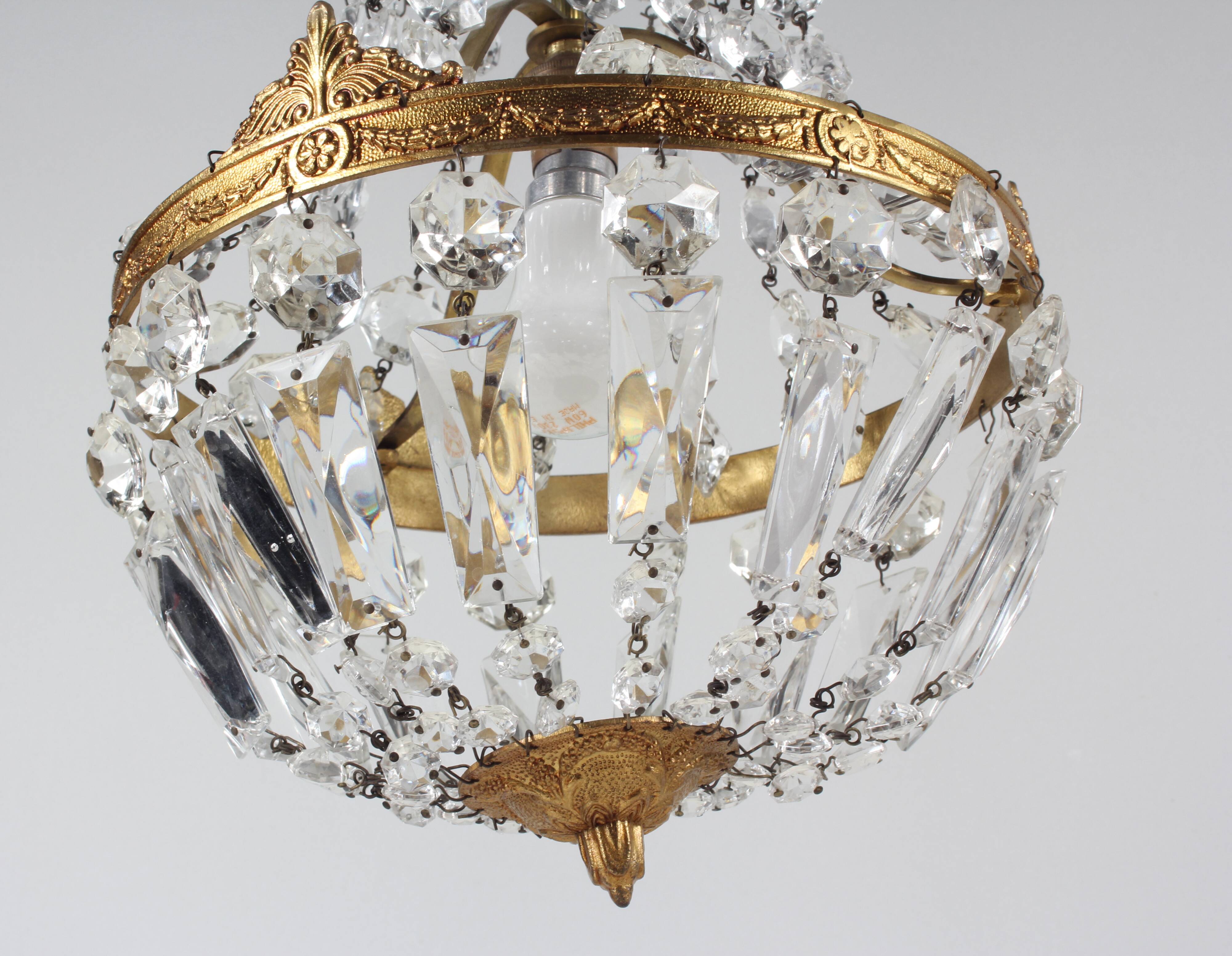 Hot air balloon chandelier with tassels