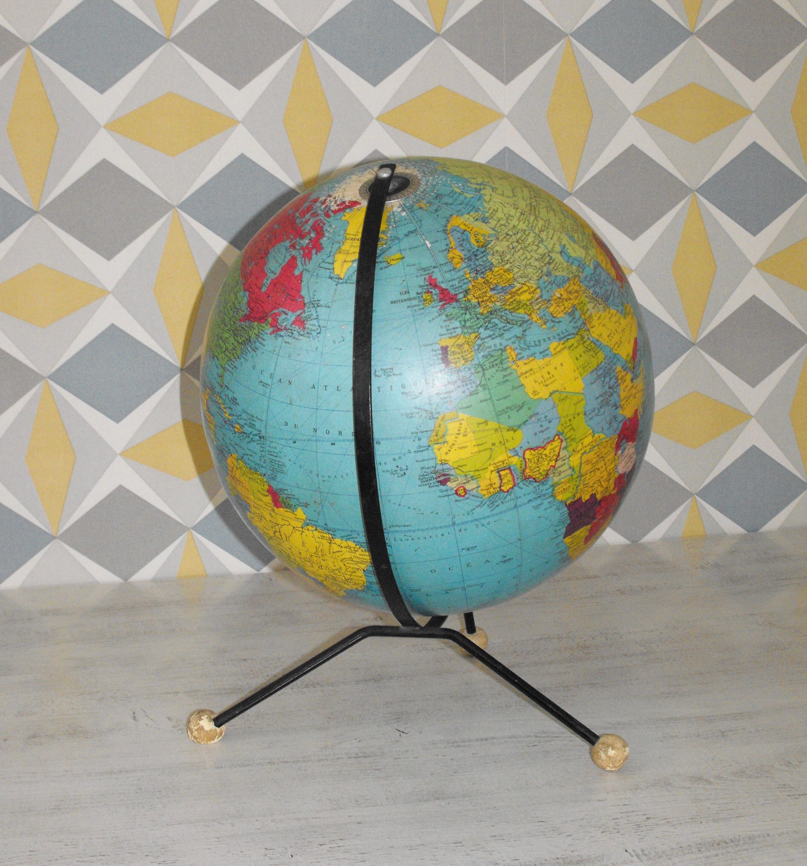 Grand Globe land diameter 31cm Taride from 1962 .