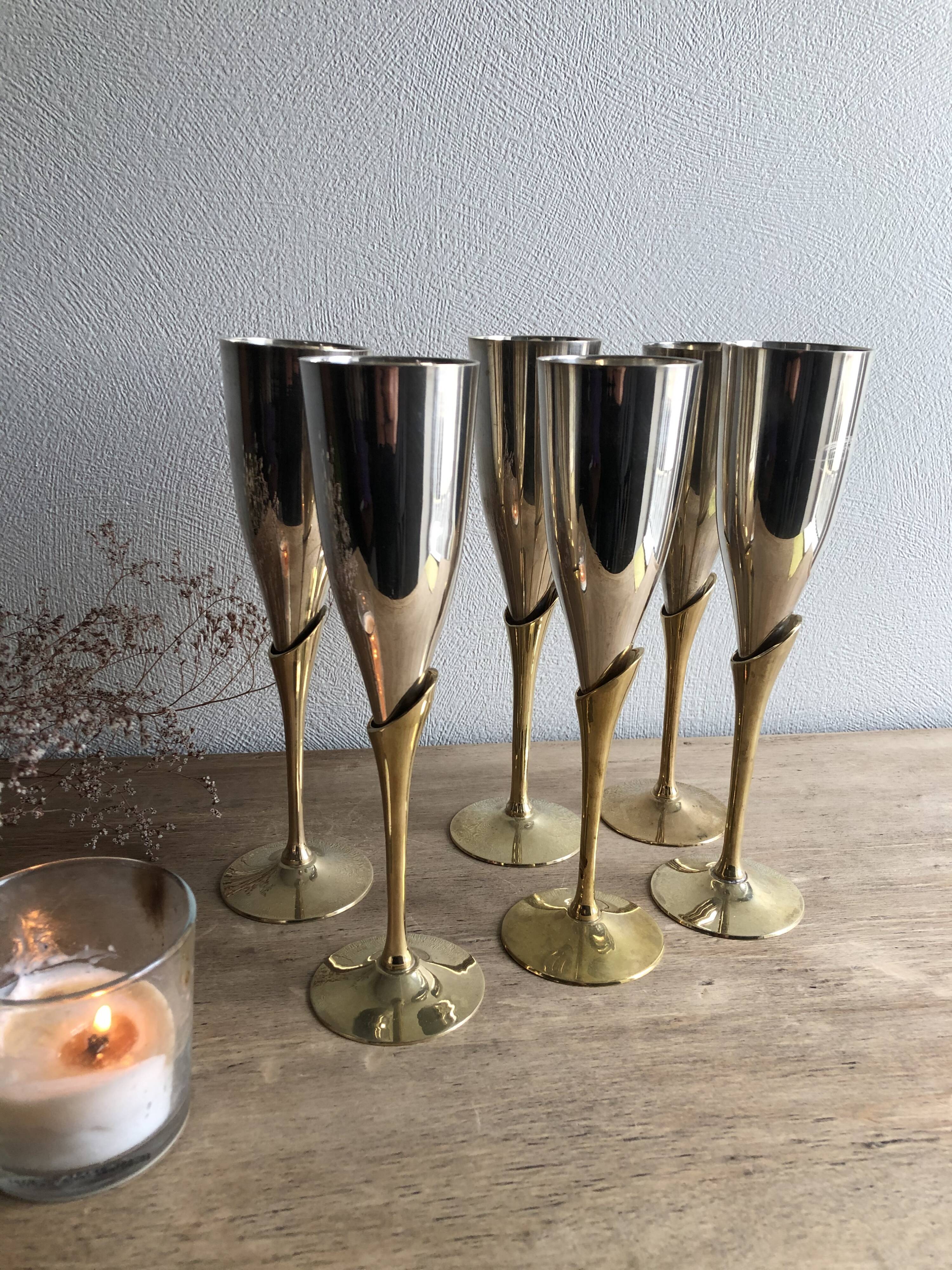 6 flûtes à champagne en laiton doré
