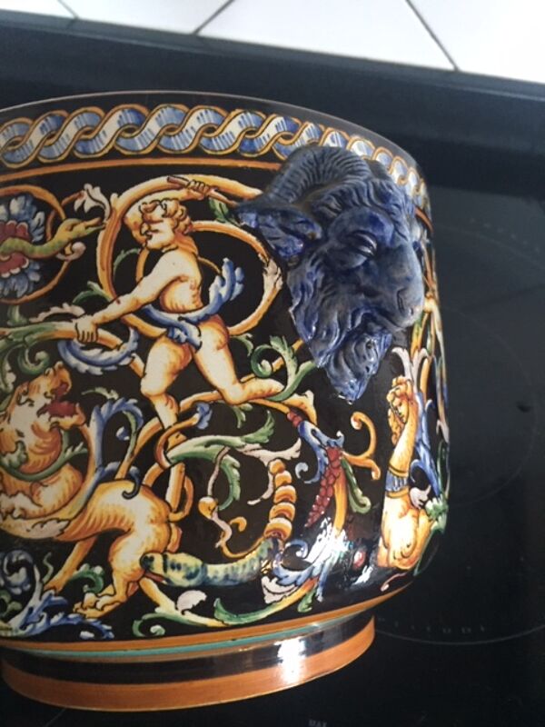 Cache-pot en Gien décors Renaissance