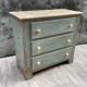 Commode en bois patinée