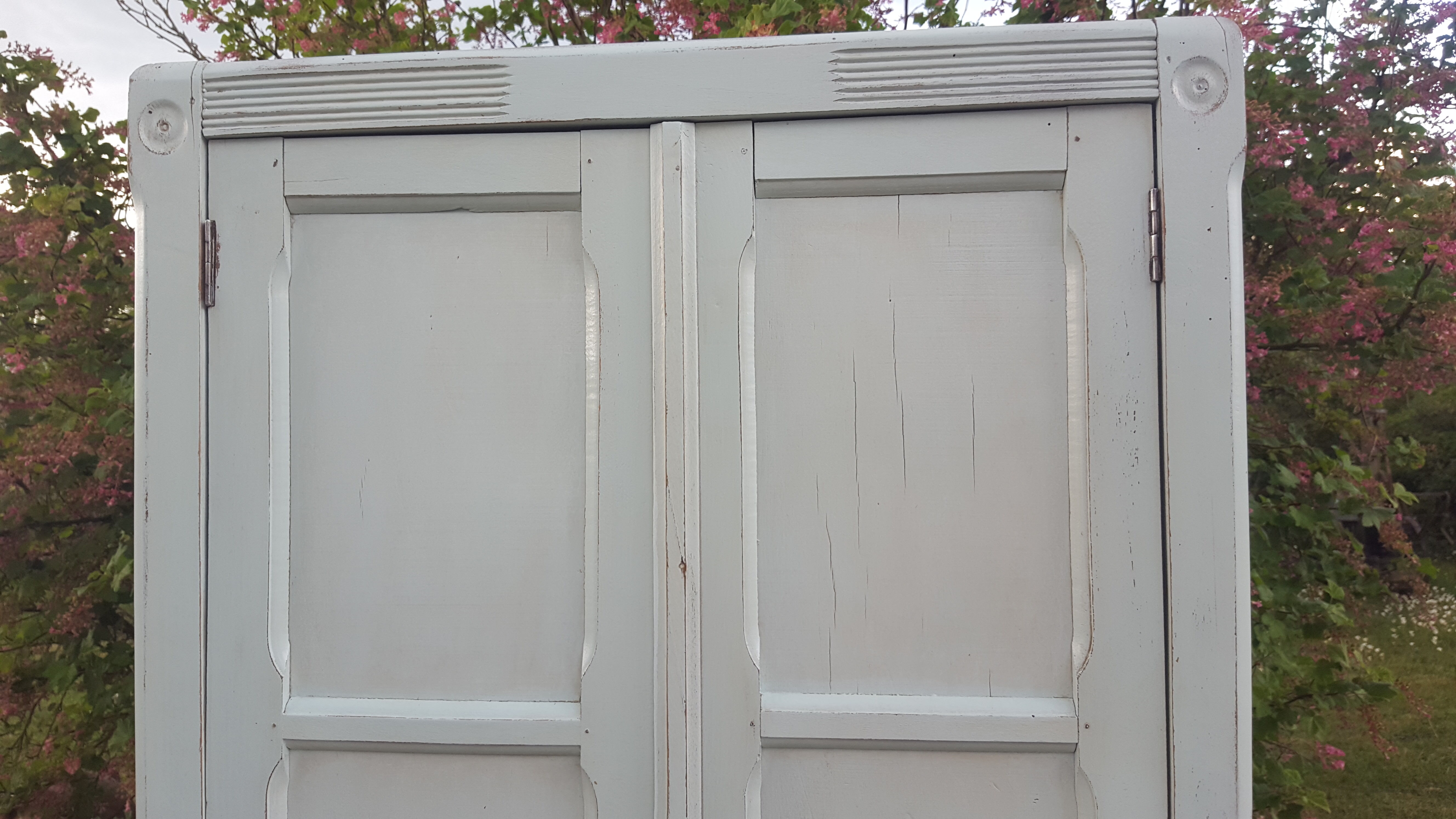 Mint-coloured parisian wardrobe